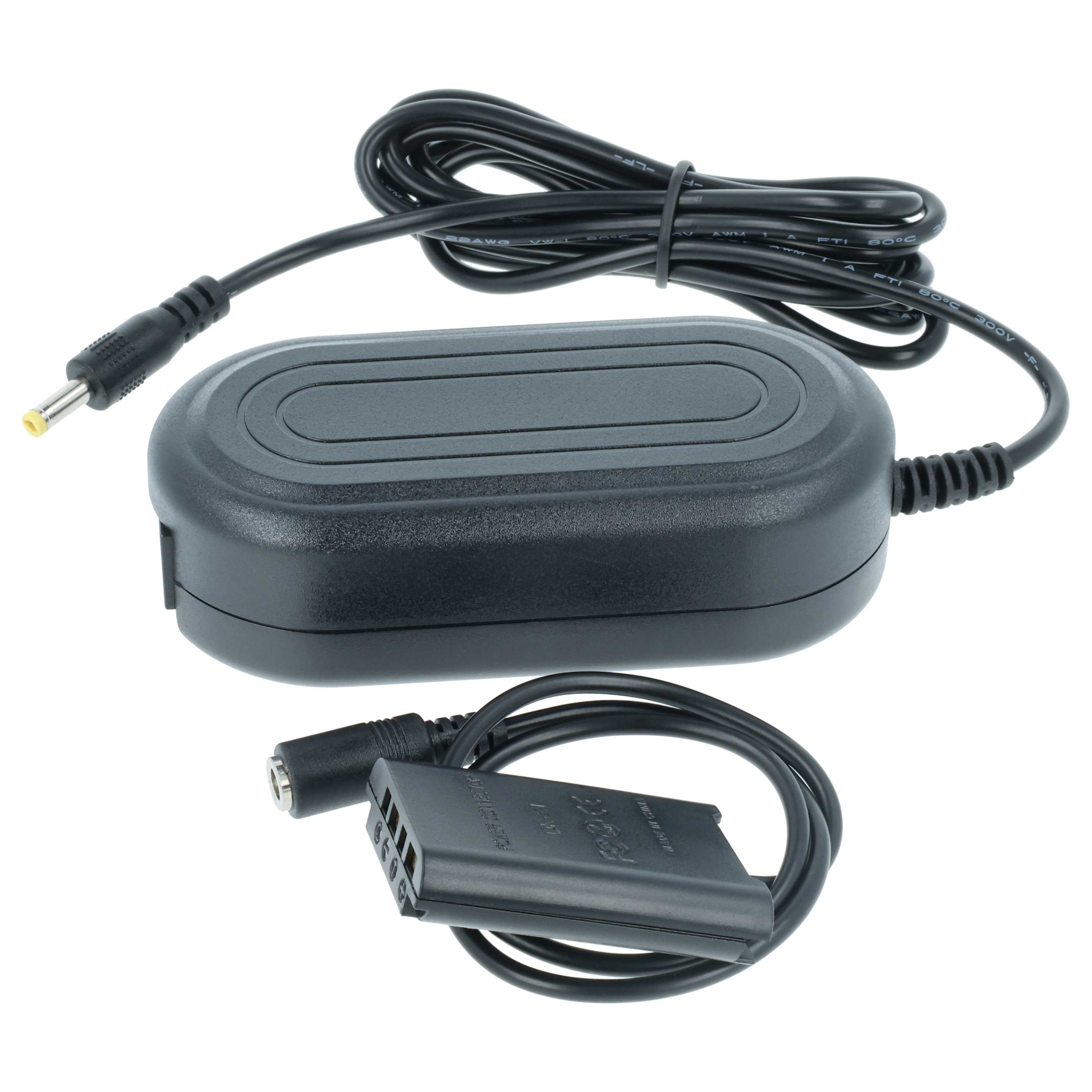 Ein schwarzes Kamera-Netzteil mit schwarzem Kabel. Der Adapter hat eine ovale Form und zwei Stecker.