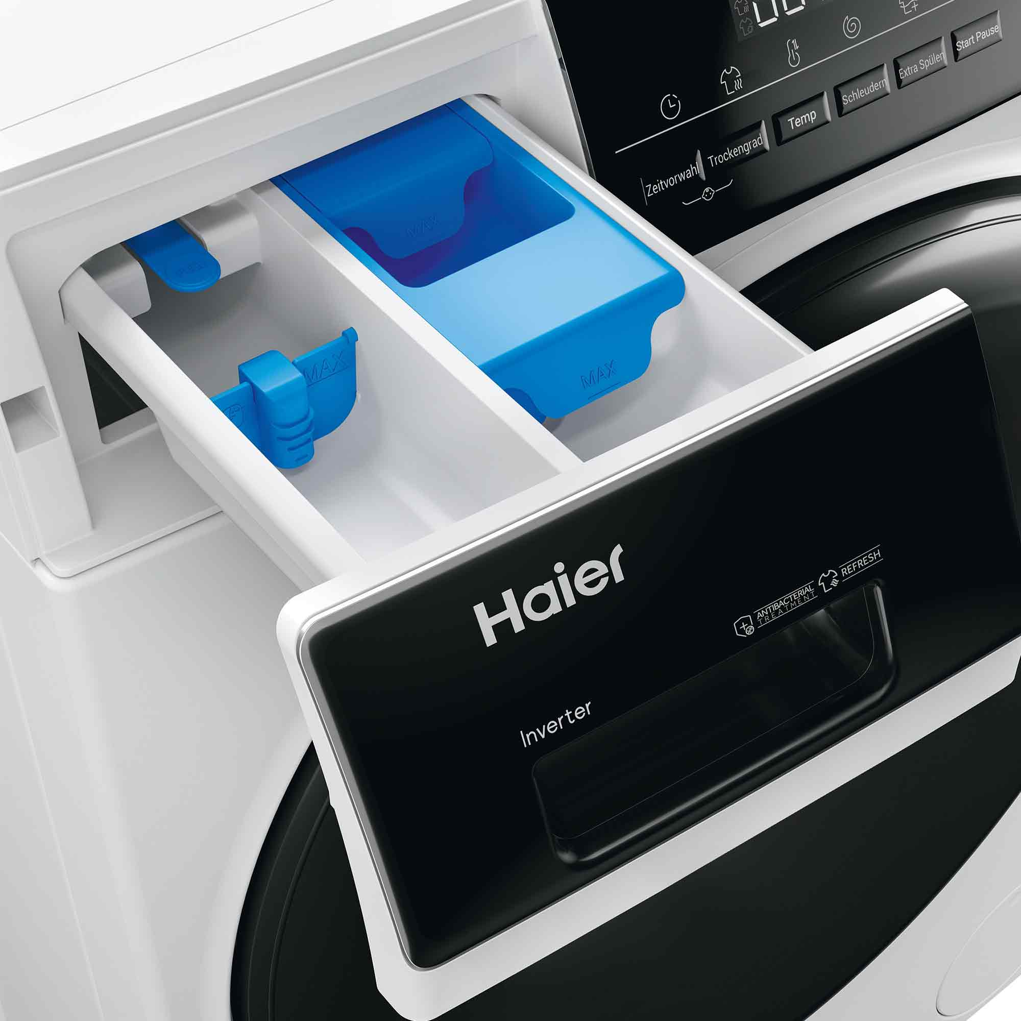 Nahaufnahme einer Haier Waschmaschine Schublade. Blaue Waschmittelfächer sind sichtbar, zusammen mit Bedienfeldknöpfen.