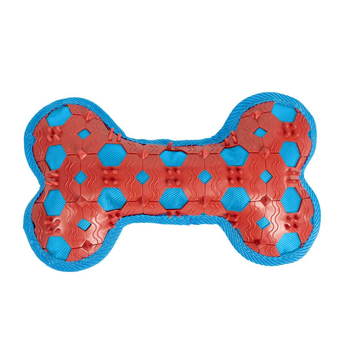 Un giocattolo per cani a forma di osso. Ha un centro rosso con forme esagonali e a diamante blu. I bordi sono blu.
