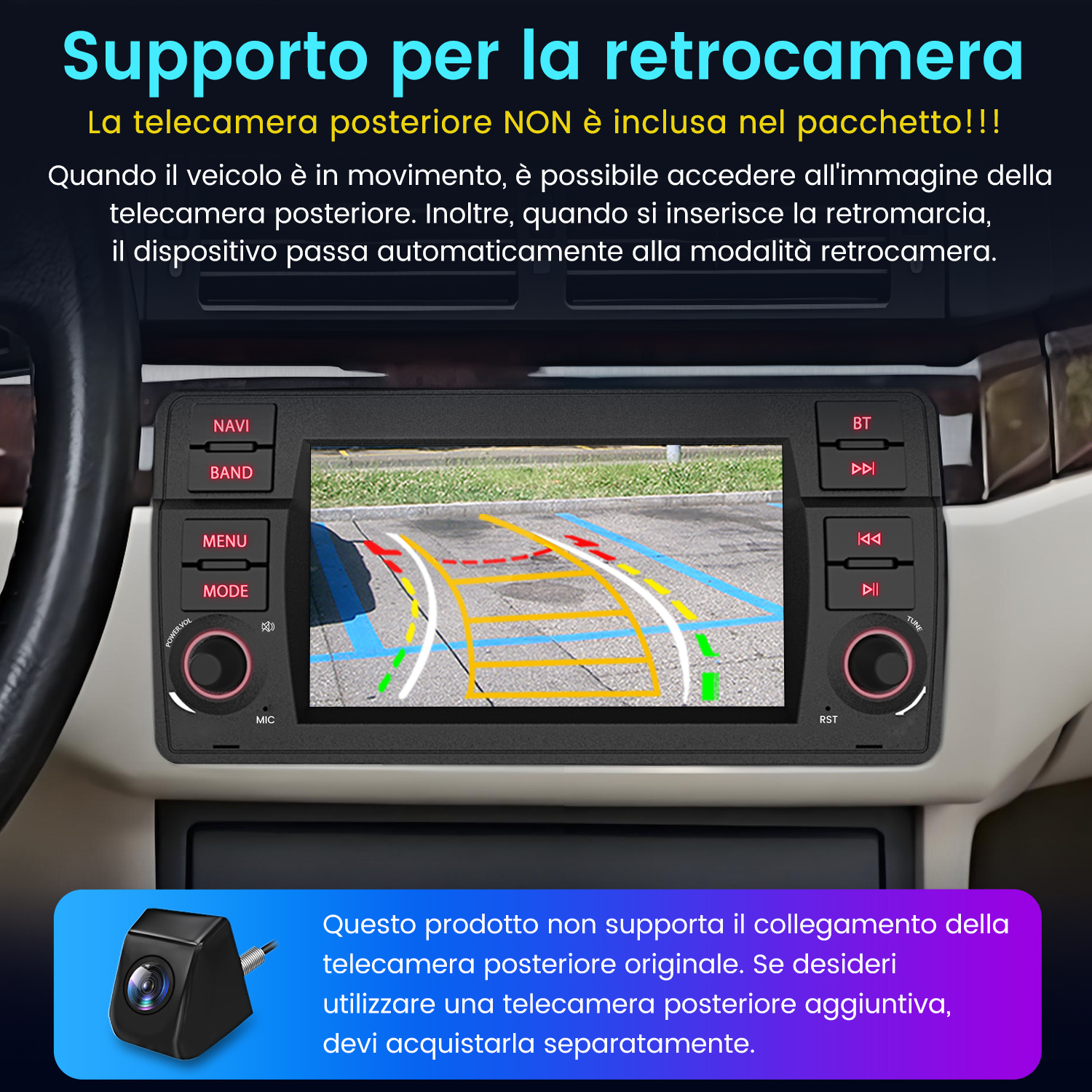 Cruscotto auto con schermo che mostra la telecamera posteriore. Telecamera separata sotto. Testo italiano spiega la funzionalità.