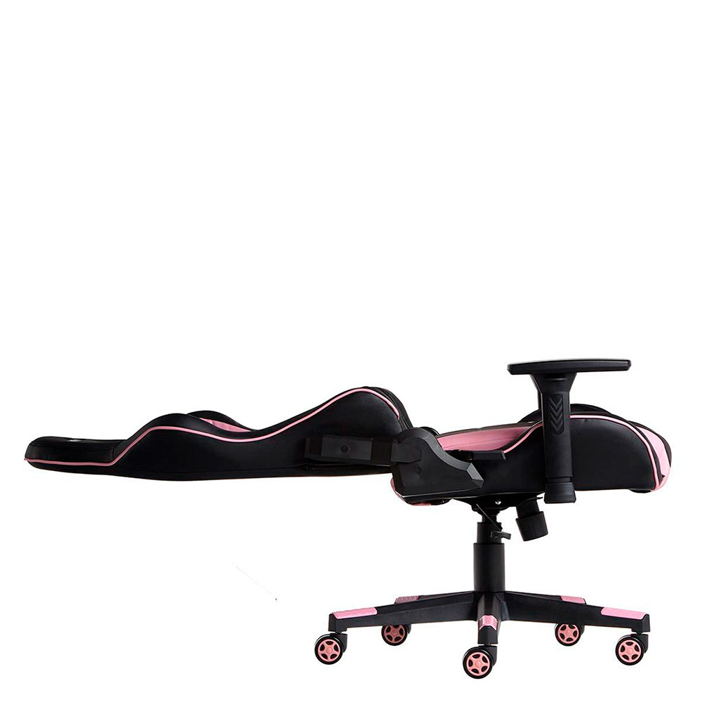 Chaise de jeu, noire et rose. Elle a un dossier et une assise, des accoudoirs et une base avec des roues. La chaise est sur fond blanc.