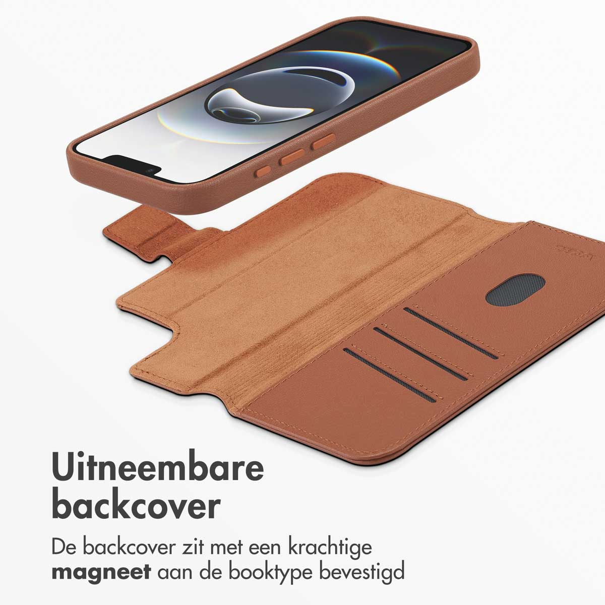 Eine braune Handyhülle mit einem Telefon darin und einer offenen Brieftasche daneben. Die Brieftasche hat Kartenfächer.