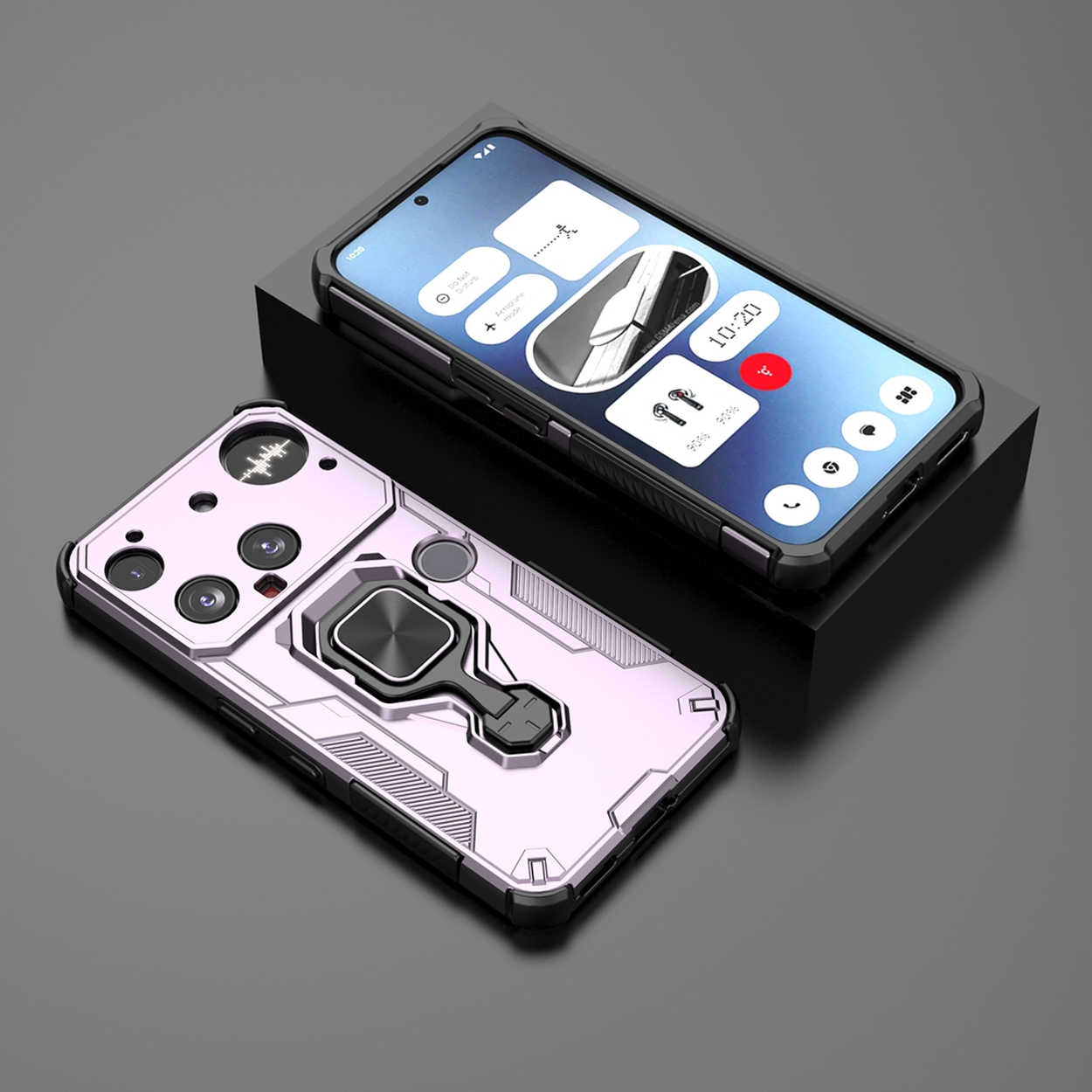 Deux smartphones dans des étuis sont affichés, l'un montrant un panneau de contrôle et l'autre un étui violet clair avec un support d'anneau.