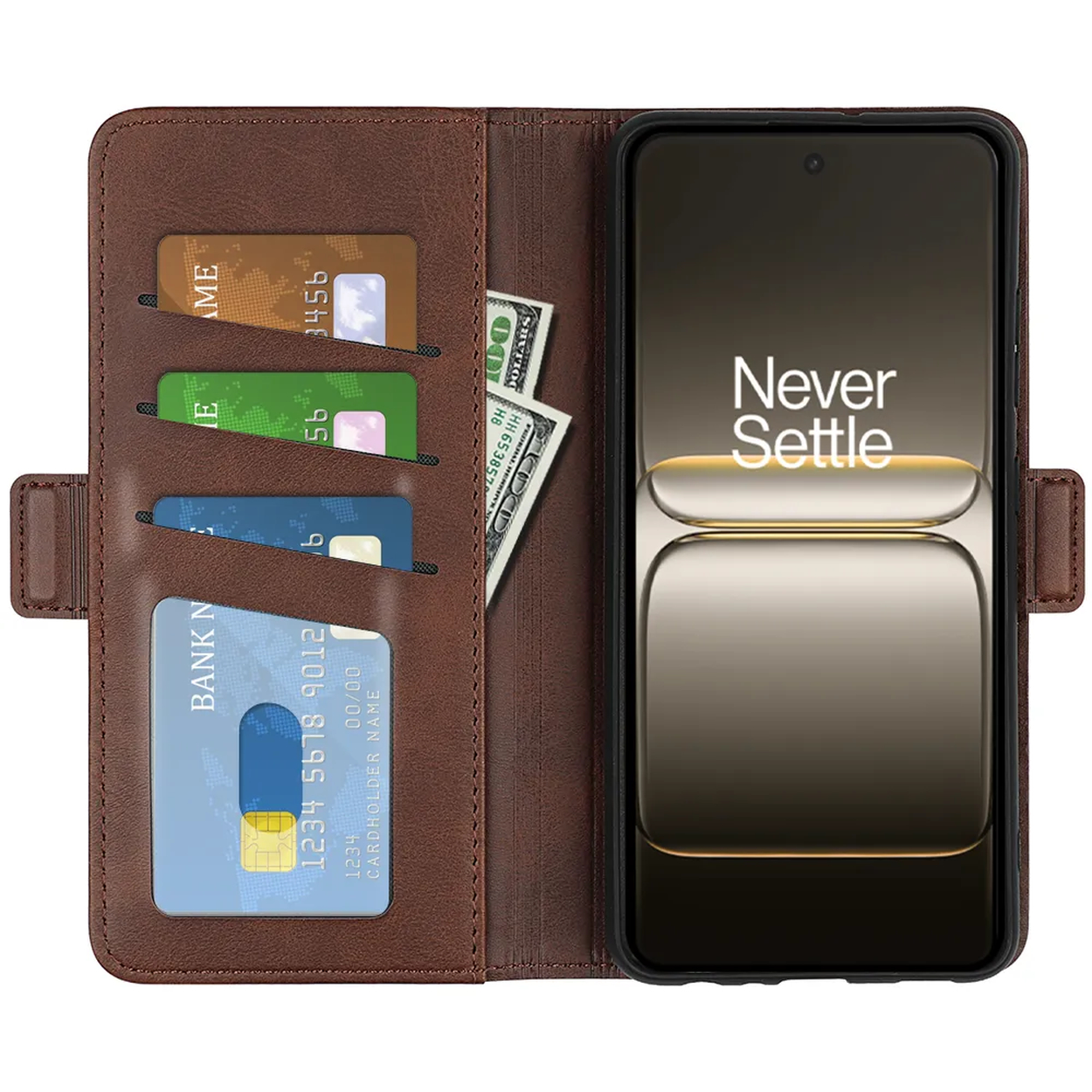 Bruine leren telefoonhoes met kaarten en contant geld. Een telefoon met 'Never Settle'. Kaarten zichtbaar in sleuven.