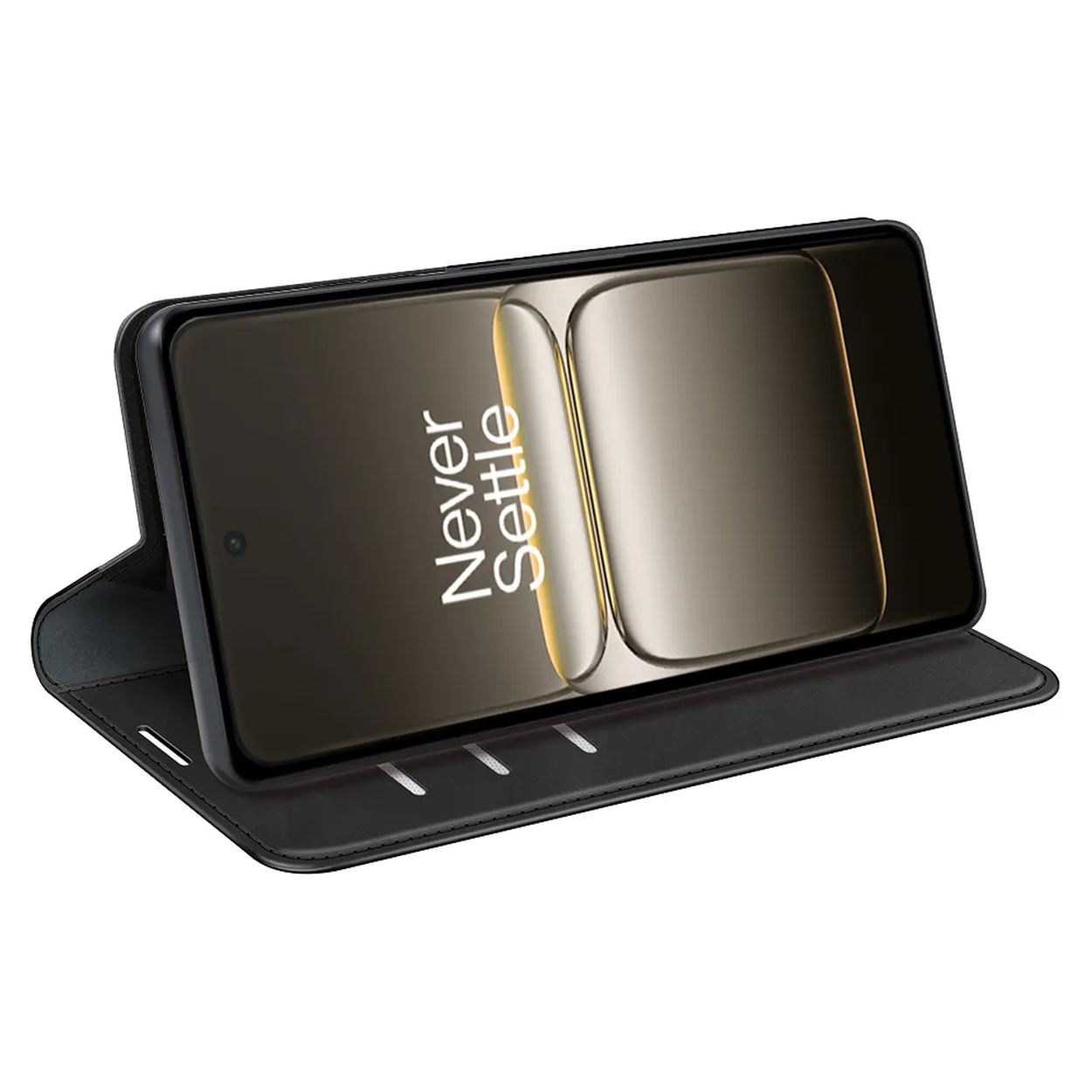 Un téléphone noir dans un étui avec 'Never Settle' sur l'écran. L'étui est ouvert, montrant le téléphone et le design intérieur.