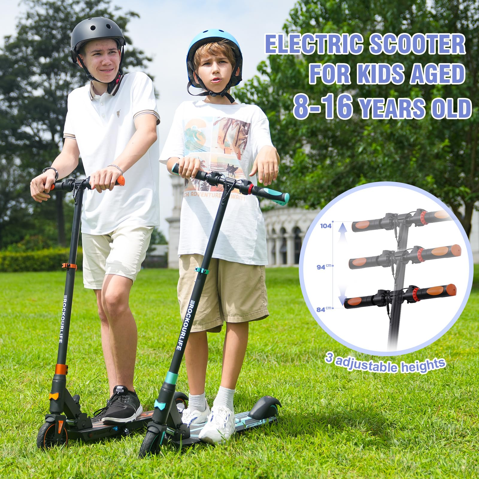 Twee jongens met helmen op scooters op gras. De tekst zegt elektrische scooter voor kinderen van 8-16 jaar. Drie verstelbare hoogtes worden getoond.