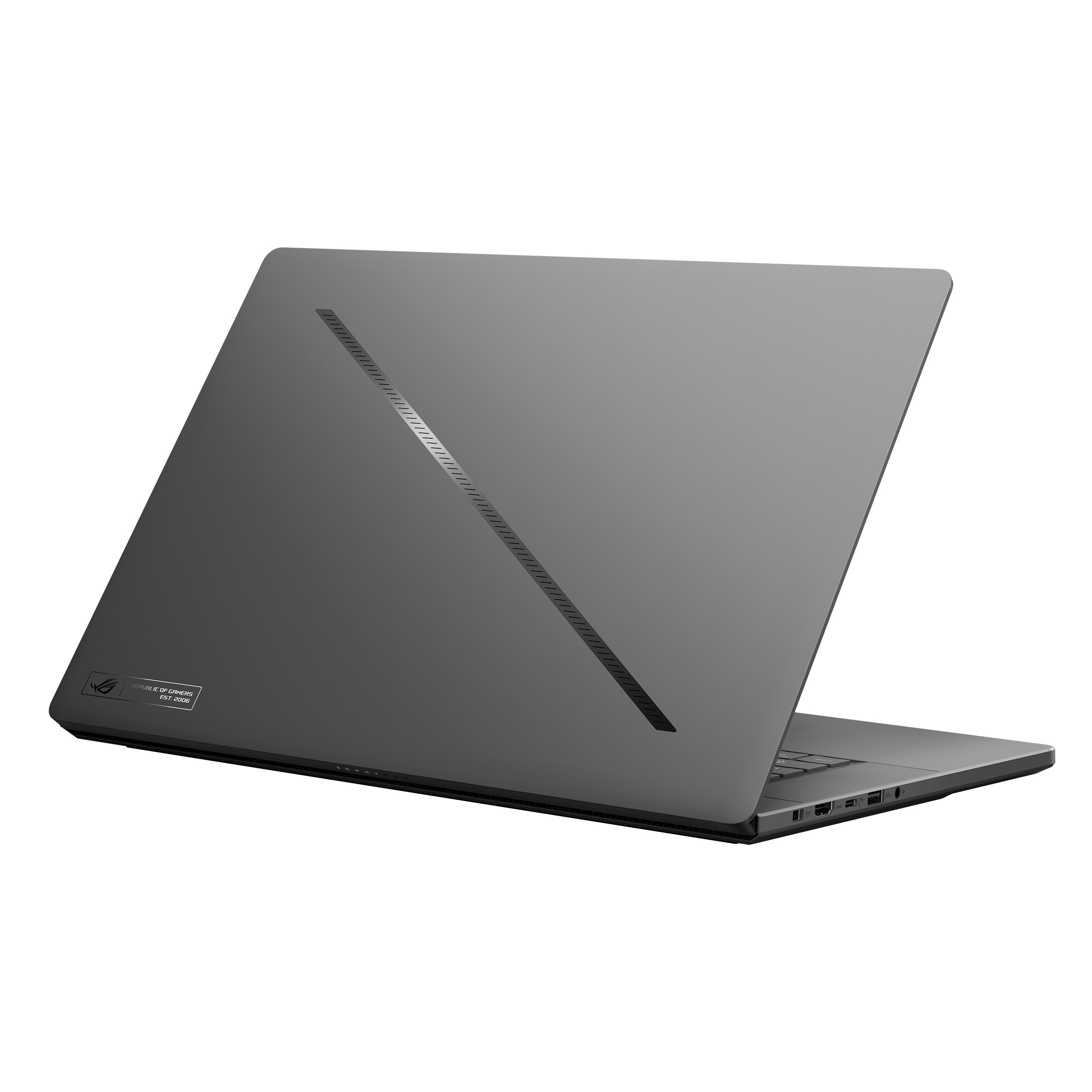 Ein grauer Laptop ist vor weißem Hintergrund angewinkelt geöffnet. Die Rückseite hat ein diagonales Design und ein Logo.