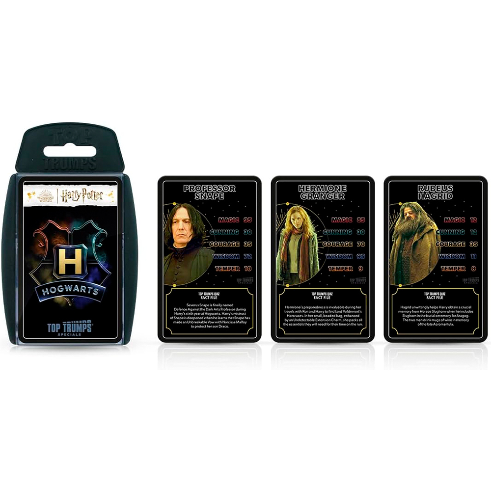 Un set di carte del gioco Top Trumps di Harry Potter. Le carte raffigurano Snape, Hermione e Hagrid. La scatola mostra il logo di Hogwarts.