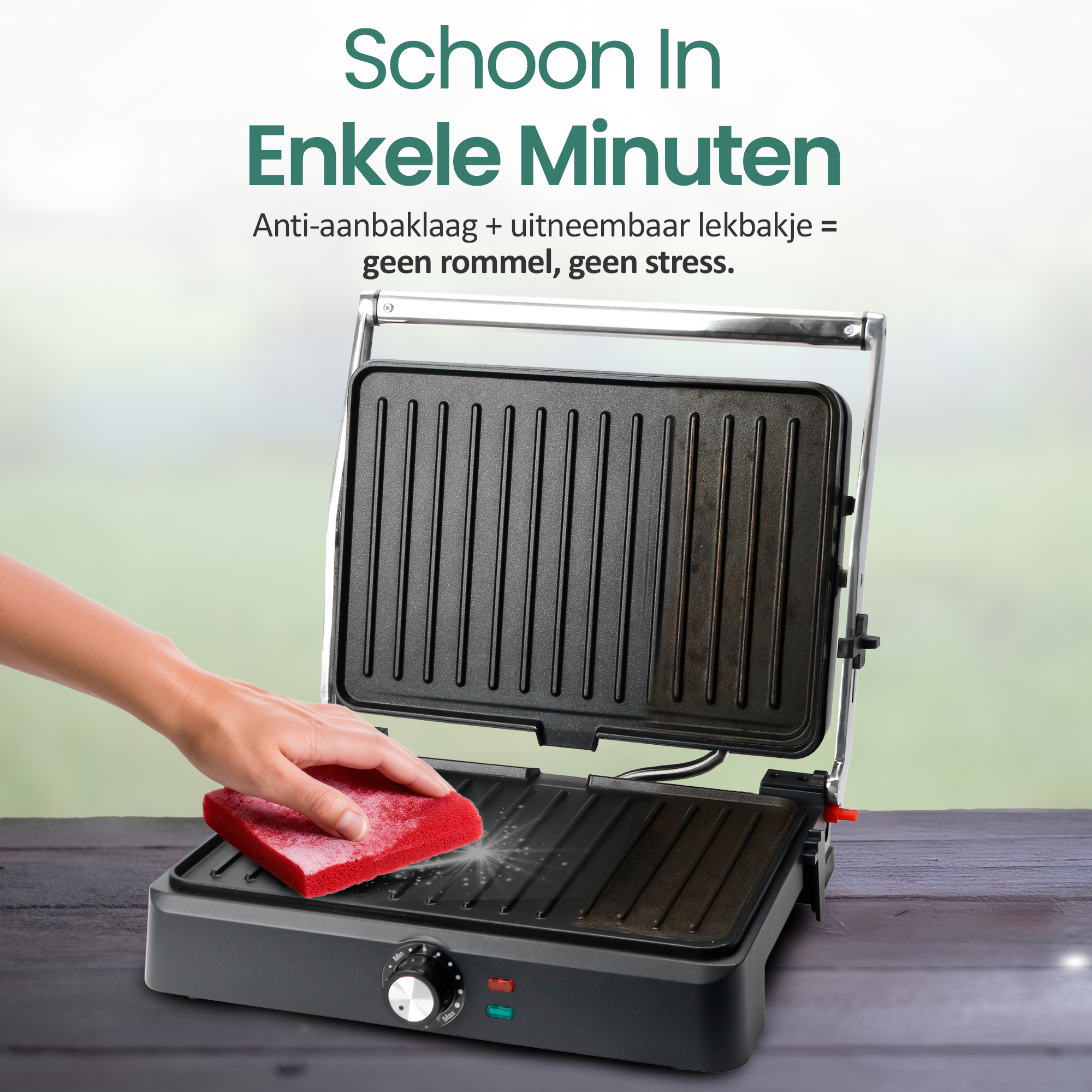 Une personne nettoie un grill noir avec une éponge rouge. Le texte dit 'Schoon In Enkele Minuten'. Le fond est flou.