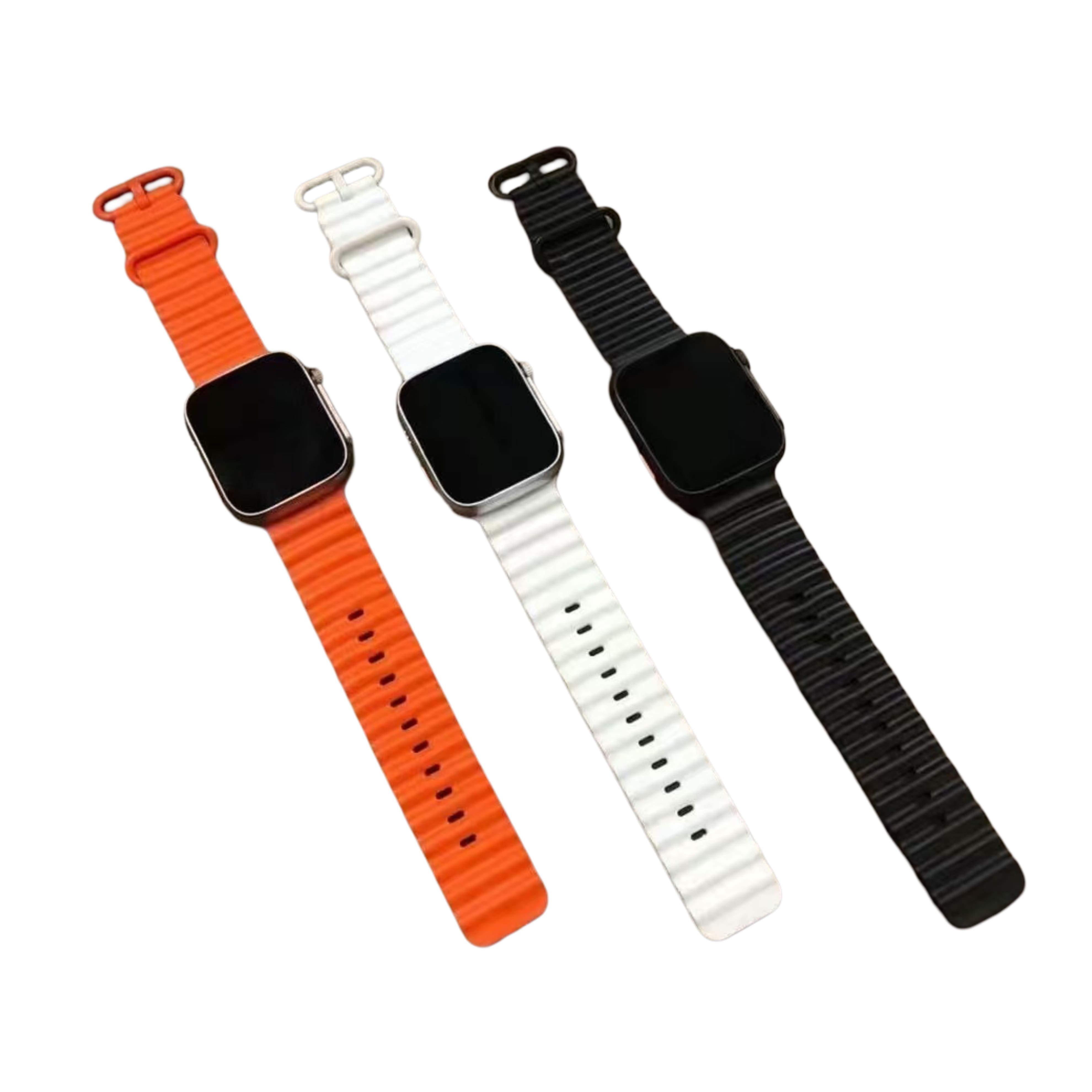 Tres smartwatches con pantallas negras y correas de diferentes colores: naranja, blanco y negro.