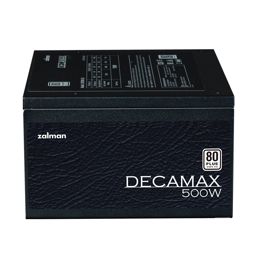 Un alimentatore Zalman Decamax 500W nero. Ha la certificazione 80 Plus EU. Il fronte presenta i loghi Decamax e Zalman.