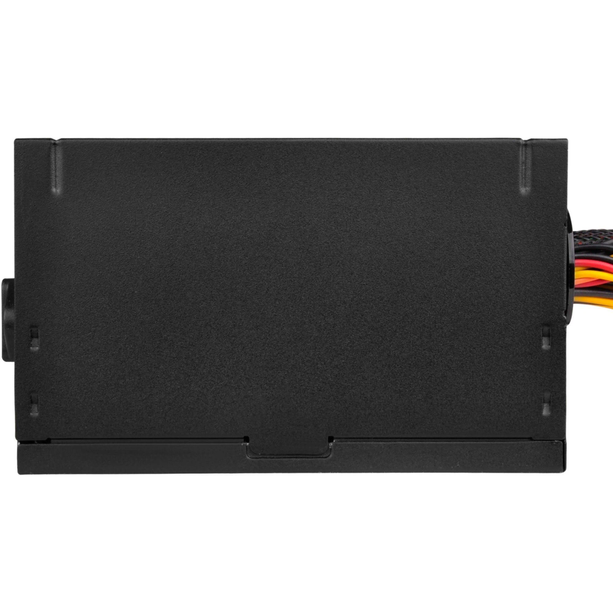 Un alimentatore per computer nero e rettangolare. I cavi con fili di vari colori si estendono dal lato destro.