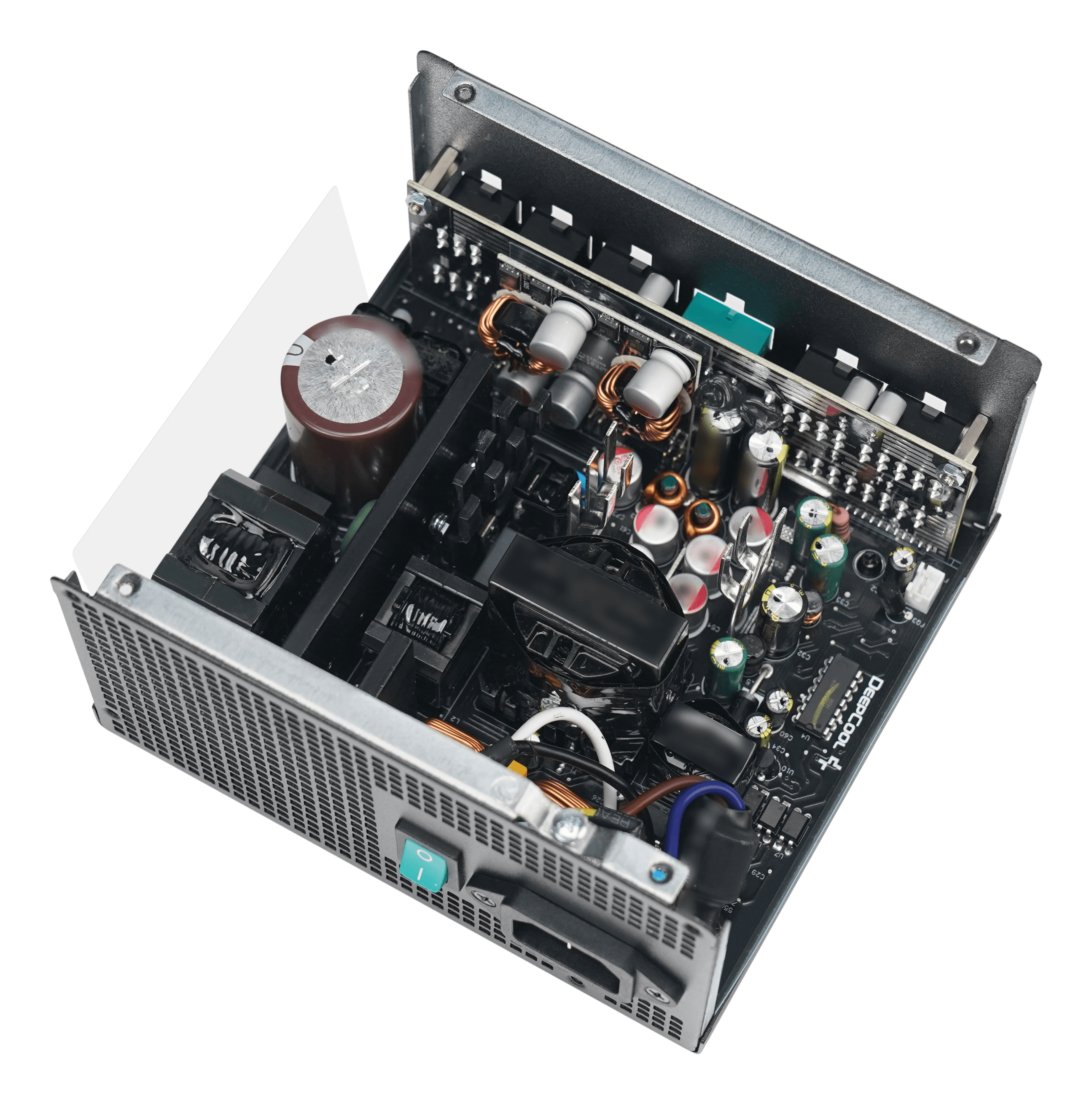 Un alimentatore per computer aperto. Componenti come condensatori, circuiti e una ventola sono visibili all'interno.