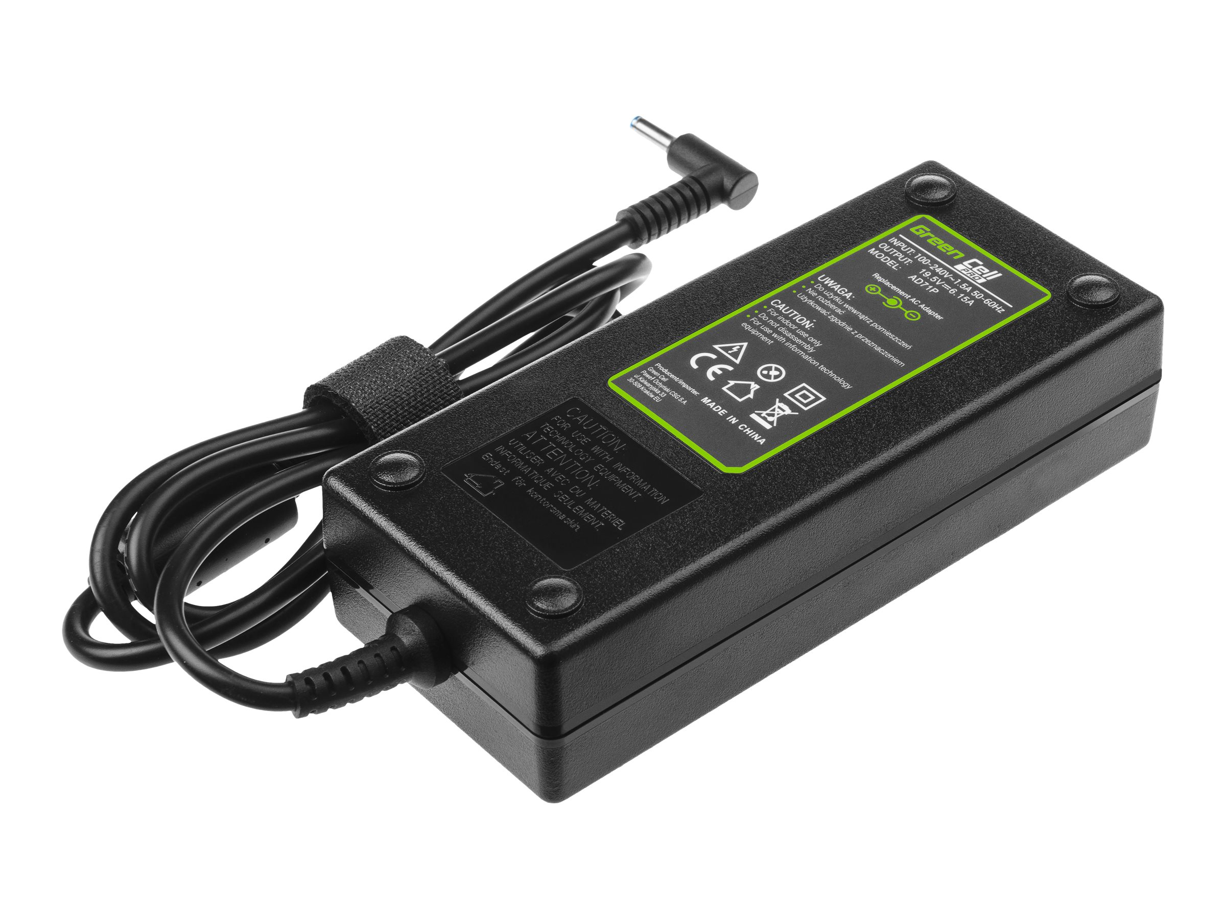 Adattatore per laptop nero con cavo ed etichetta. L'adattatore è su una superficie bianca.