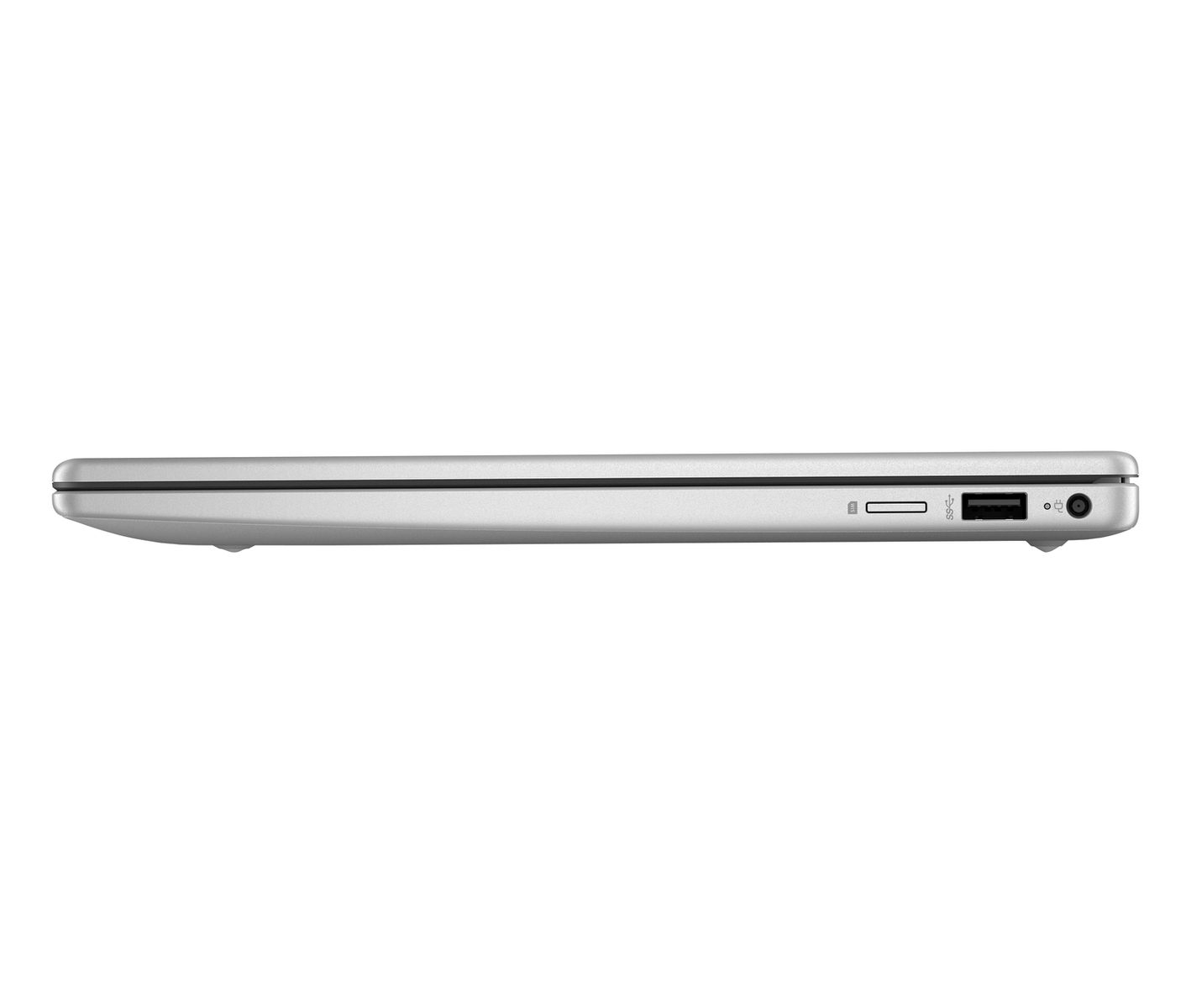 Vista lateral de un portátil plateado. Los puertos visibles incluyen USB, conector de audio y ranura para tarjetas SD. El portátil está sobre fondo blanco.