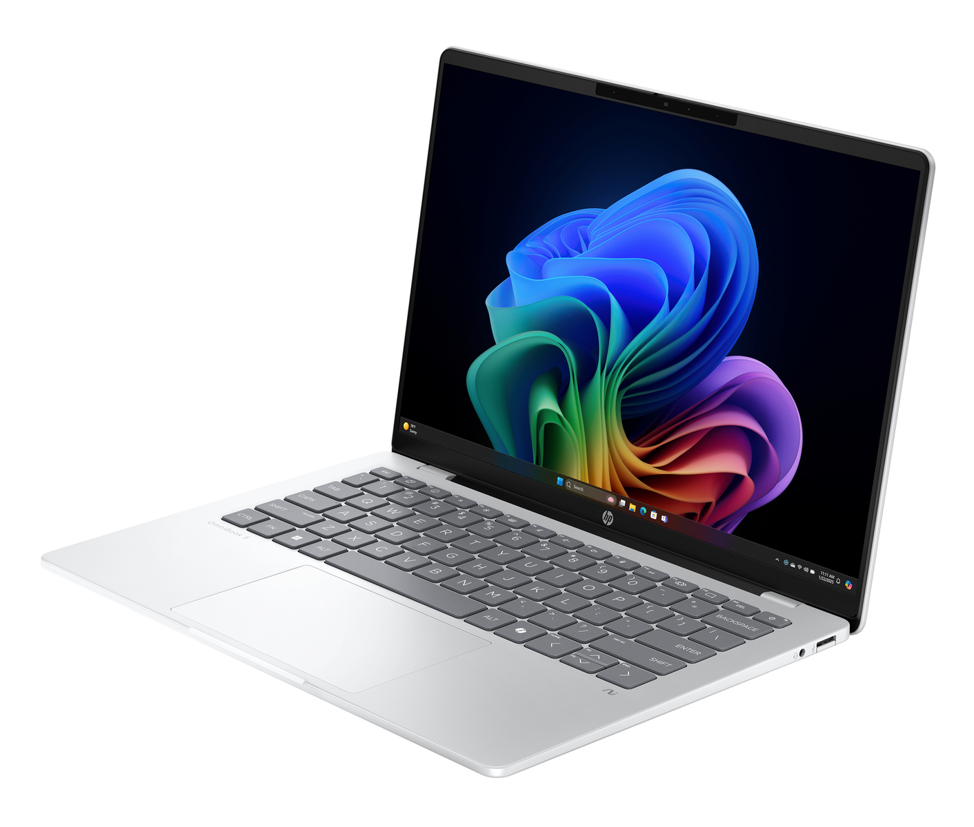 Una laptop HP plateada está abierta, mostrando una imagen abstracta colorida en la pantalla. El teclado es gris y el fondo es blanco.