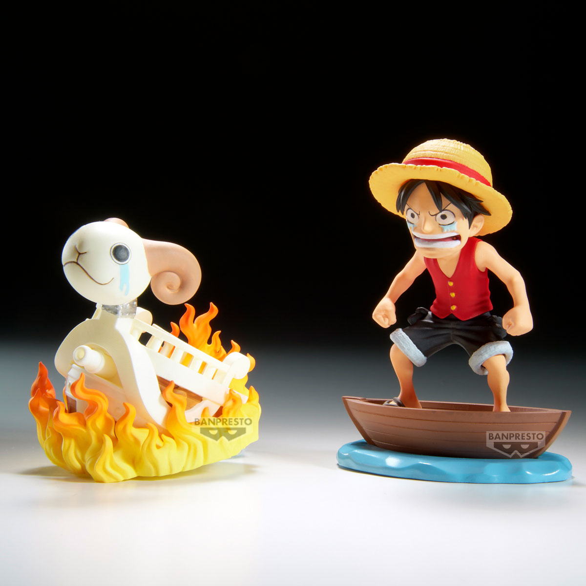 Due figure anime: una di un personaggio che piange in una barca e l'altra di un personaggio simile a un agnello in fiamme. Sfondo nero.