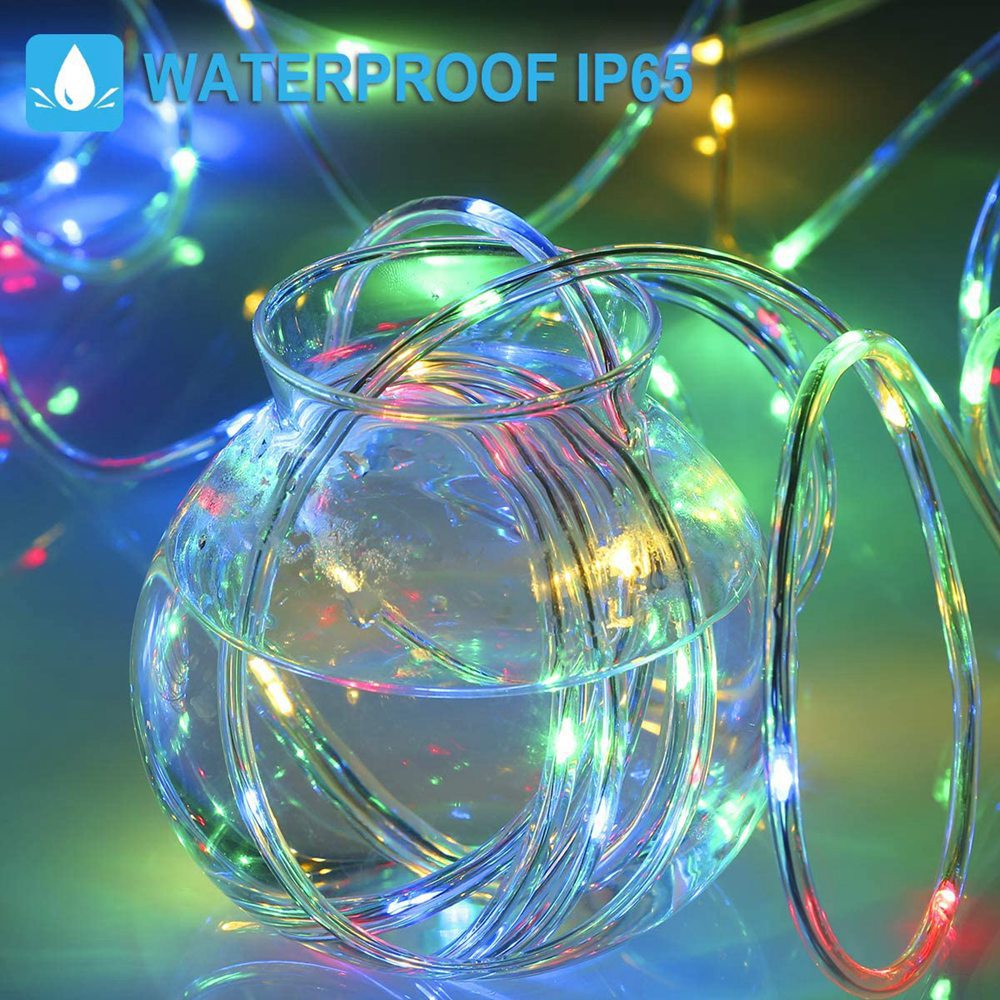 Ein Glasgefäß mit bunten LED-Lichtern im Inneren. Das Gefäß ist von einem transparenten Schlauch mit weiteren Lichtern umgeben. Der Hintergrund ist unscharf.