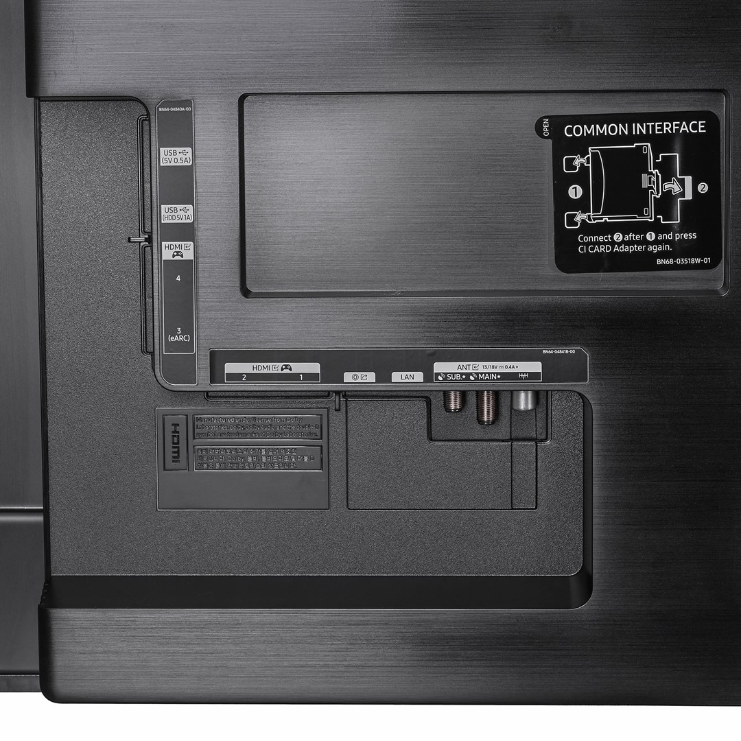 Gros plan du panneau arrière du téléviseur avec divers ports : USB, HDMI, LAN, antenne. Comprend des étiquettes et une section 'Common Interface'.