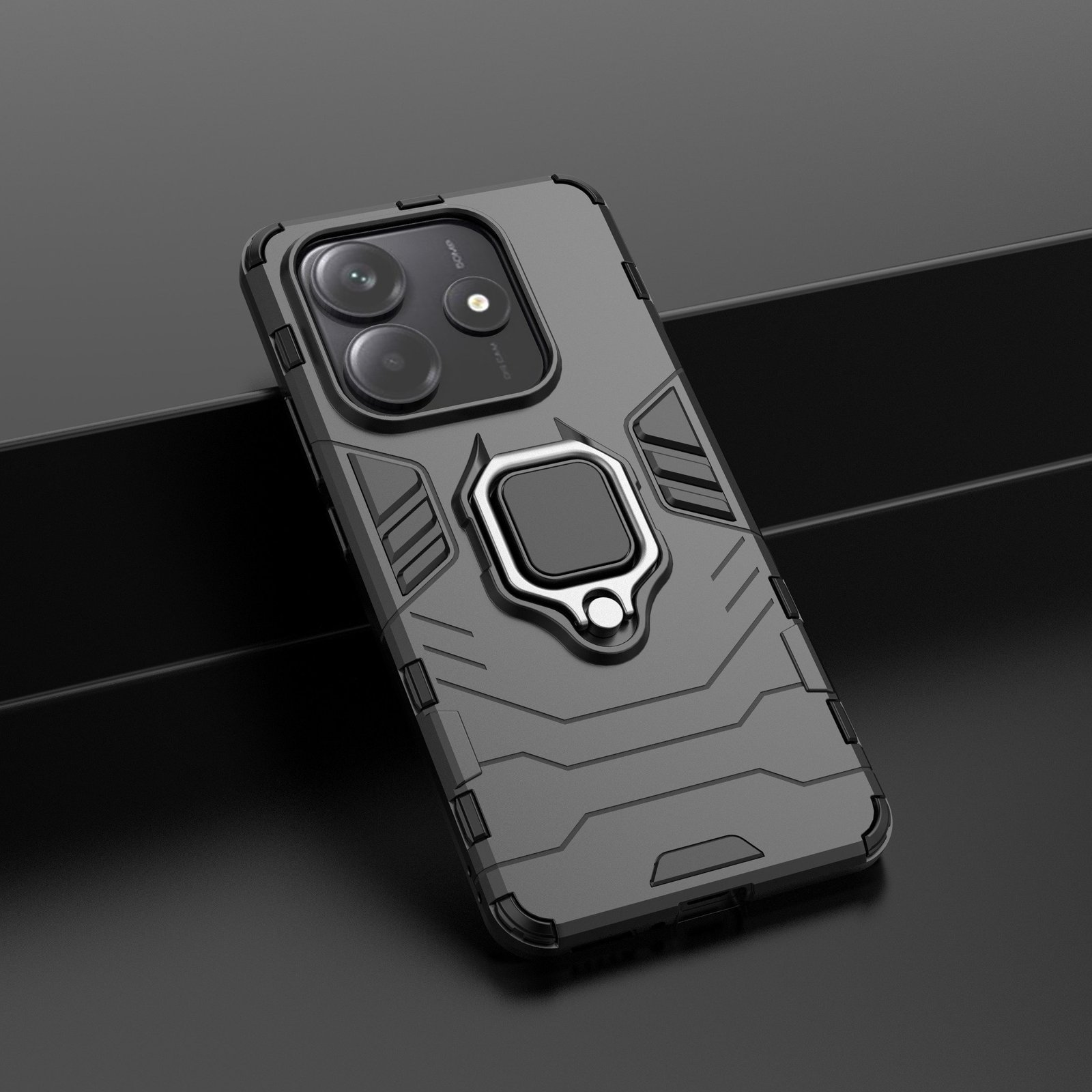 Una funda gris para teléfono con soporte de anillo. Se ven dos lentes de cámara. La funda está sobre una superficie negra.