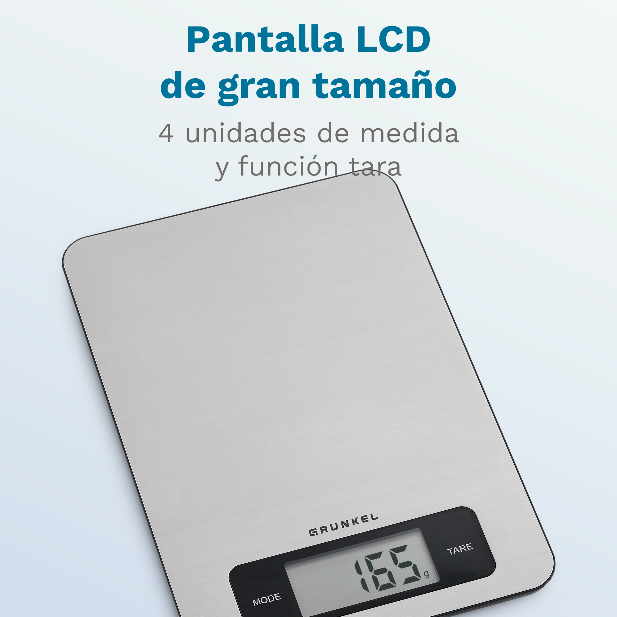 Una báscula de cocina digital plateada con una pantalla negra que muestra 165 g. Tiene un borde negro y un fondo azul claro.