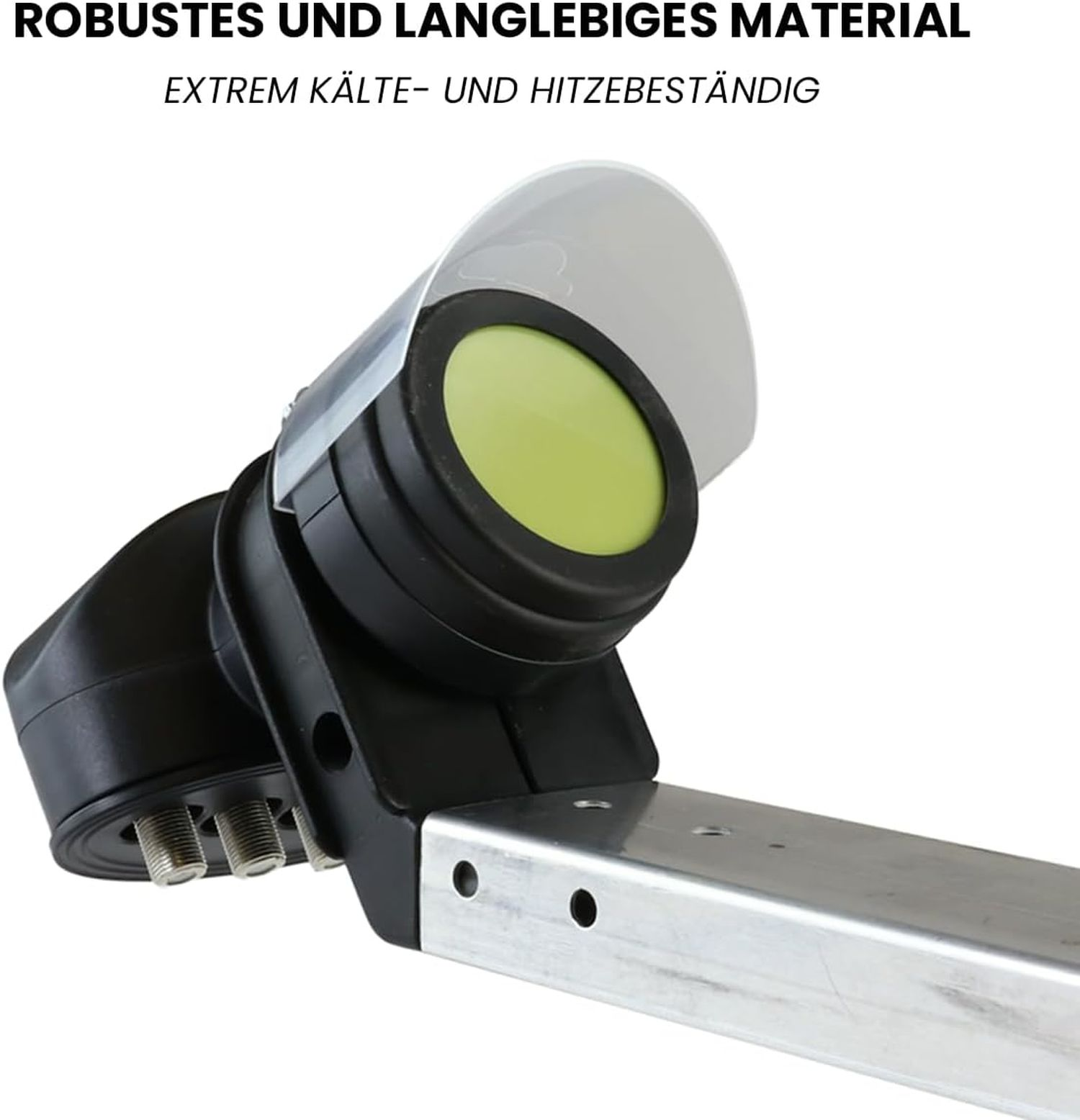Ein LNB für Satellitenschüsseln mit schwarzem Gehäuse und grünem Mittelteil, montiert auf einer silbernen Metallhalterung, vor weißem Hintergrund.