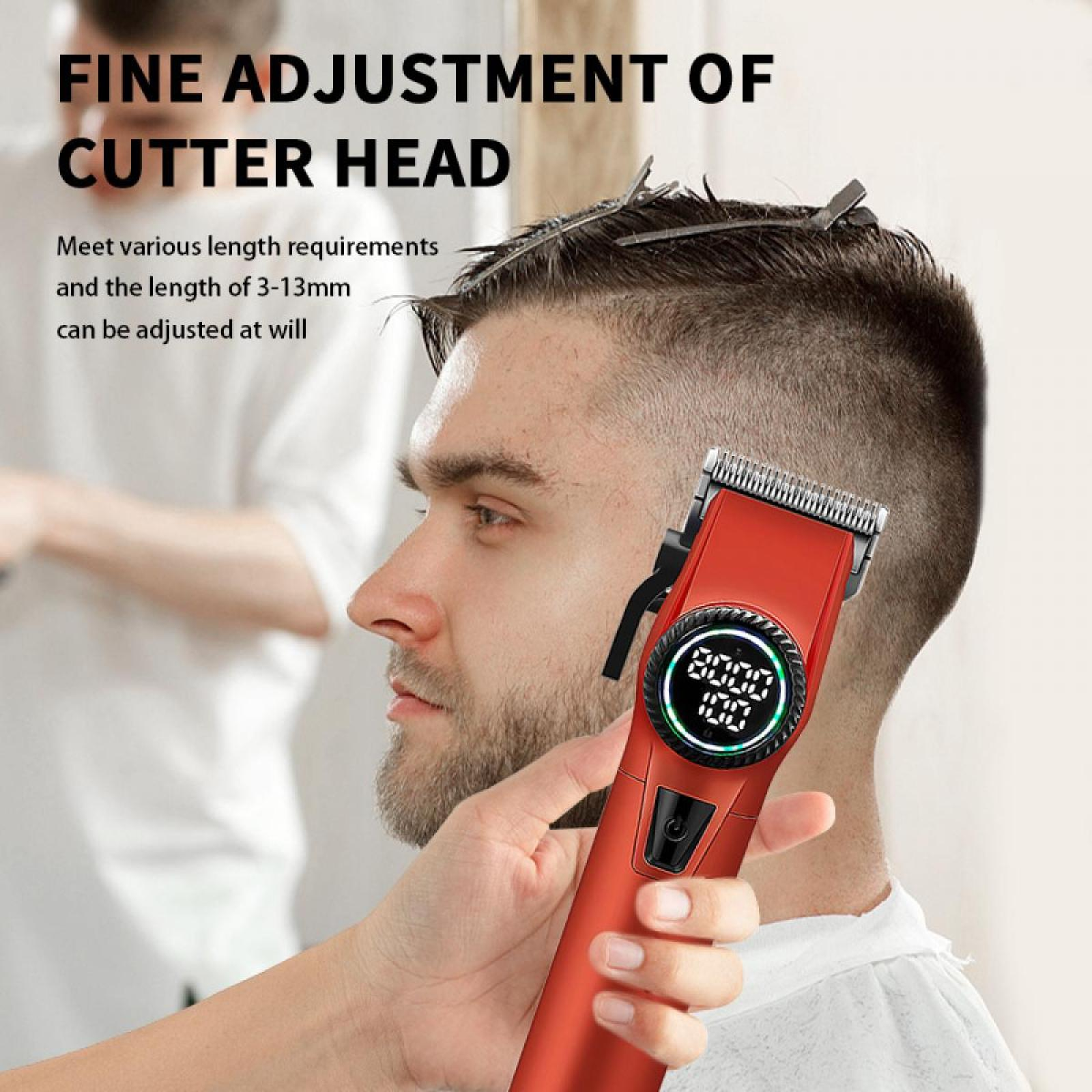 Ein Mann wird frisiert. Ein roter Haarschneider wird zum Schneiden der Haare verwendet. Text: Feineinstellung des Scherkopfes.