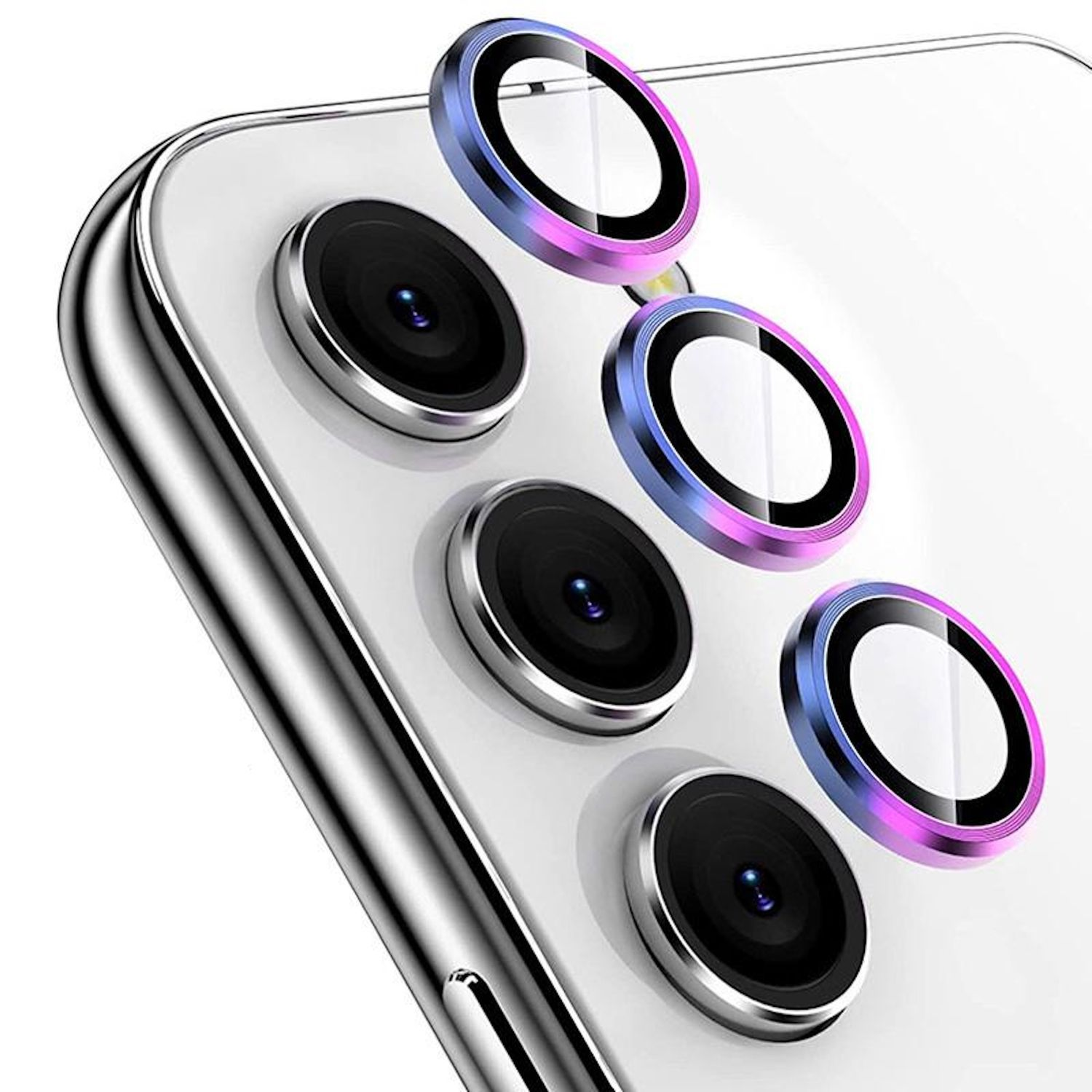 Primo piano di uno smartphone. Corpo argentato con lenti nere e anelli protettivi colorati.
