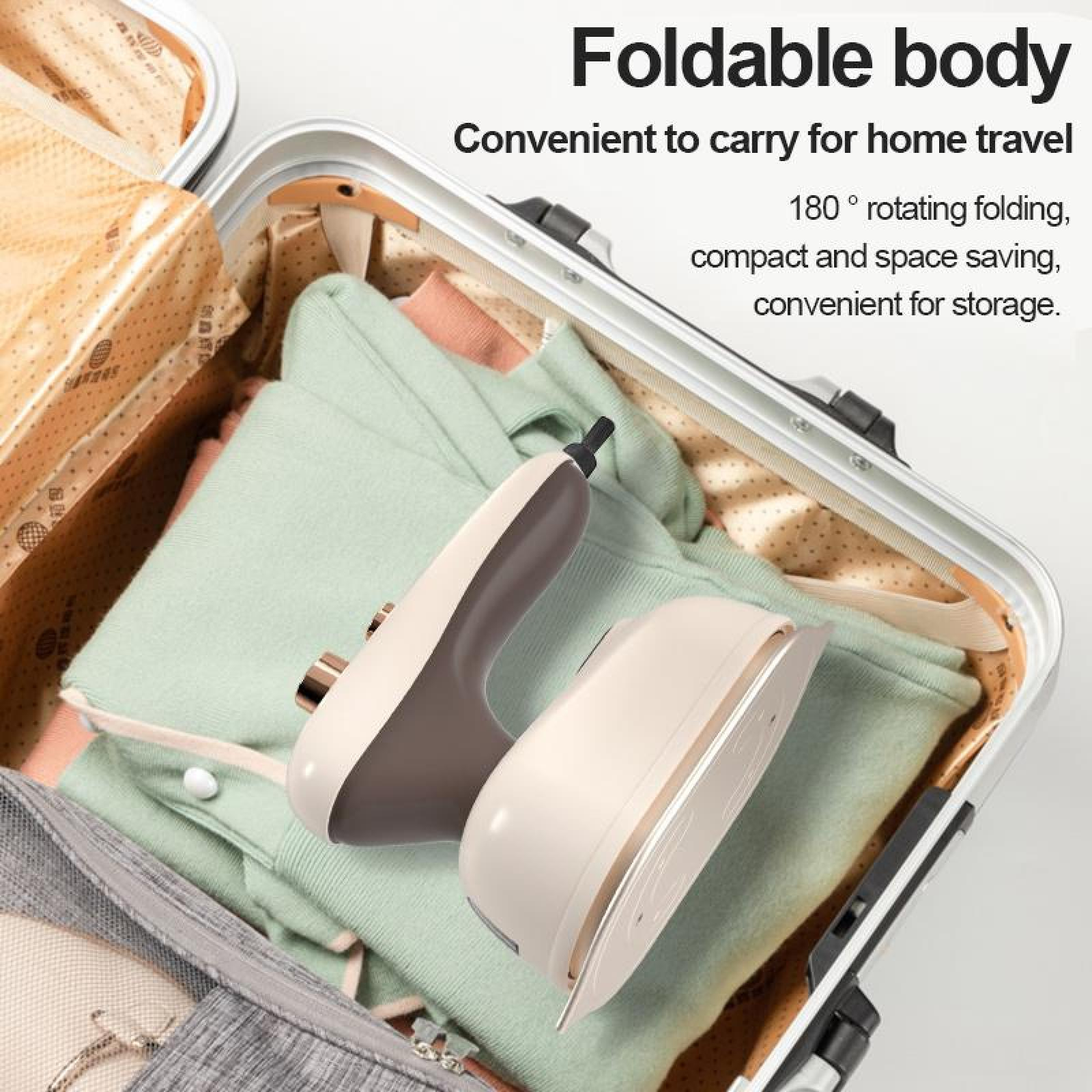 Ein Koffer ist offen, mit Kleidung und einem beigen Dampfbügeleisen. Text: faltbarer Körper, bequem für Reisen, 180° drehbar.