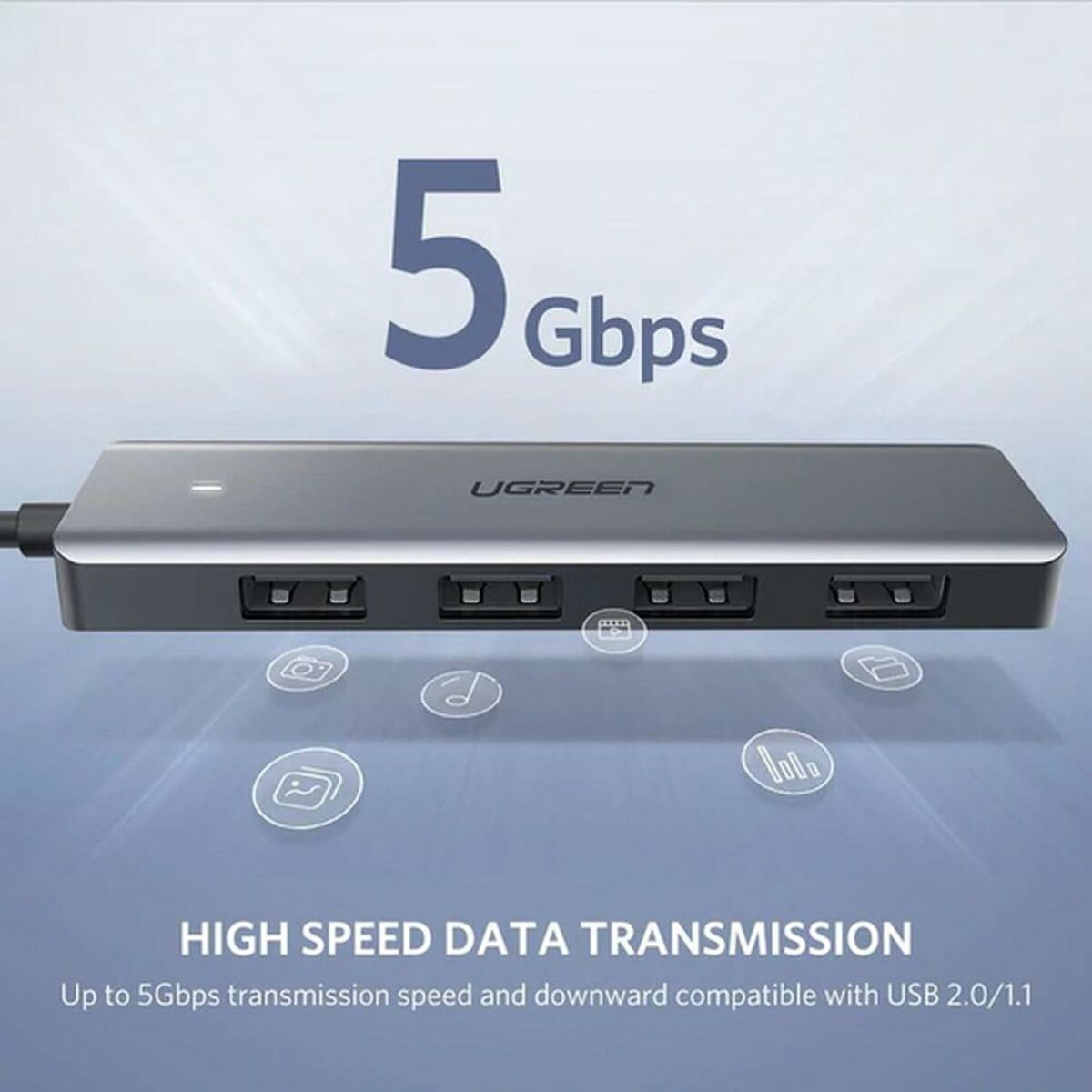 Srebrny hub USB UGREEN z 4 portami, prędkością 5 Gbps i ikonami transferu danych. Tekst: 'High Speed Data Transmission'.