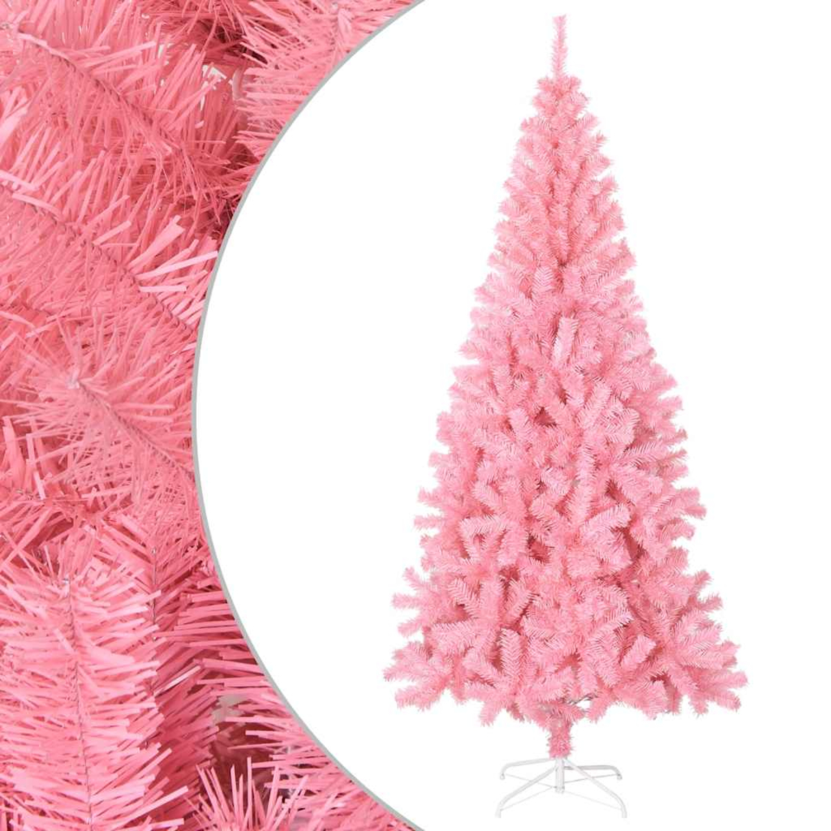 Ein rosa Weihnachtsbaum steht vor weißem Hintergrund. Der Baum ist dicht mit rosa Nadeln bedeckt und hat einen weißen Sockel.