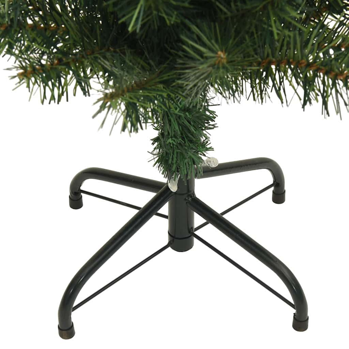 Nahaufnahme eines grünen künstlichen Weihnachtsbaums. Das schwarze Metallgestell trägt den Baum, grüne Nadeln sind sichtbar.