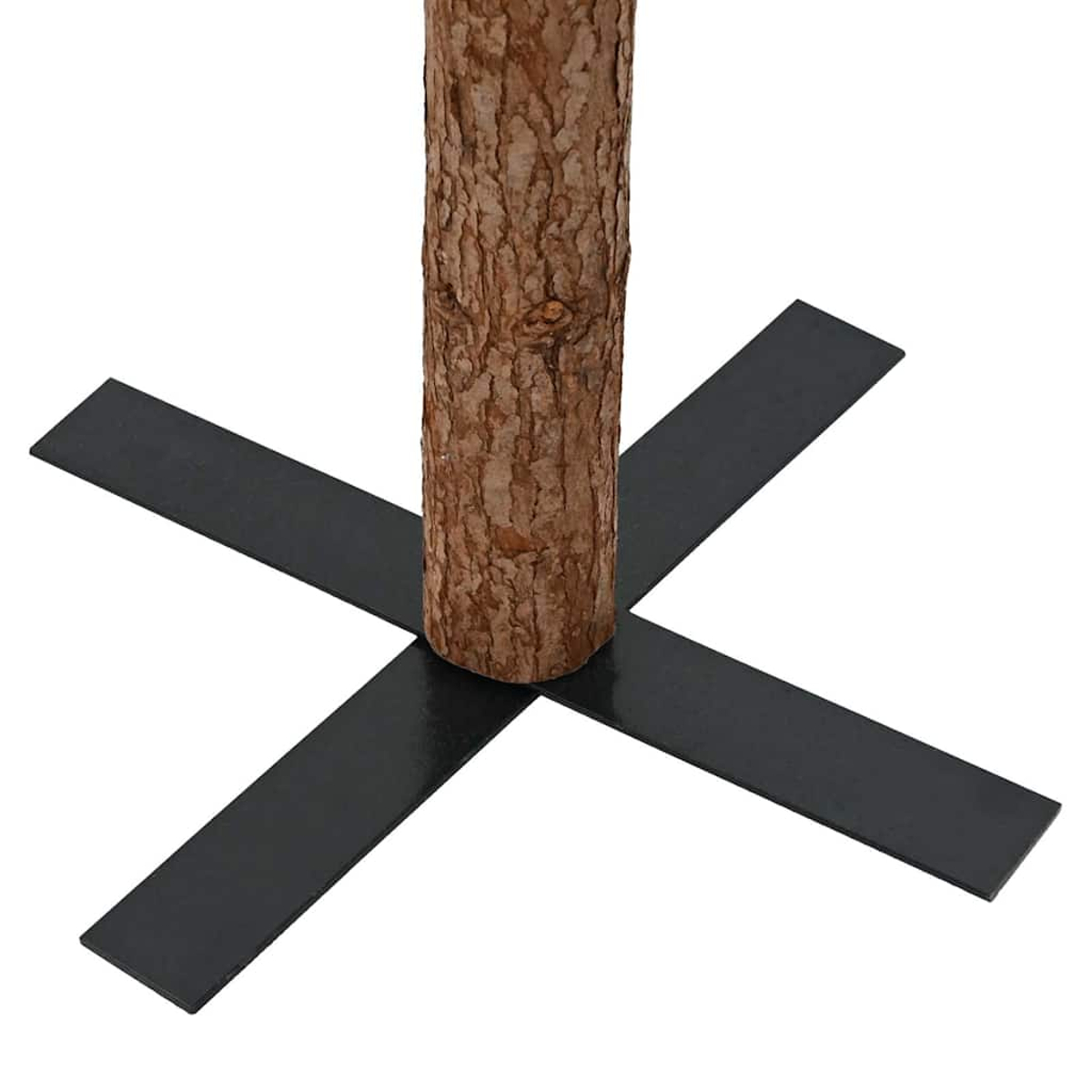 Ein brauner Baumstamm steht auf einem schwarzen Metallsockel. Der Sockel hat eine Kreuzform, der Hintergrund ist weiß.
