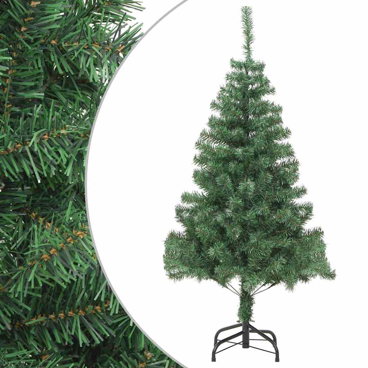 Ein grüner künstlicher Weihnachtsbaum auf weißem Hintergrund. Der Baum hat einen schwarzen Metallständer. Ein Teil eines grünen Zweiges ist links.