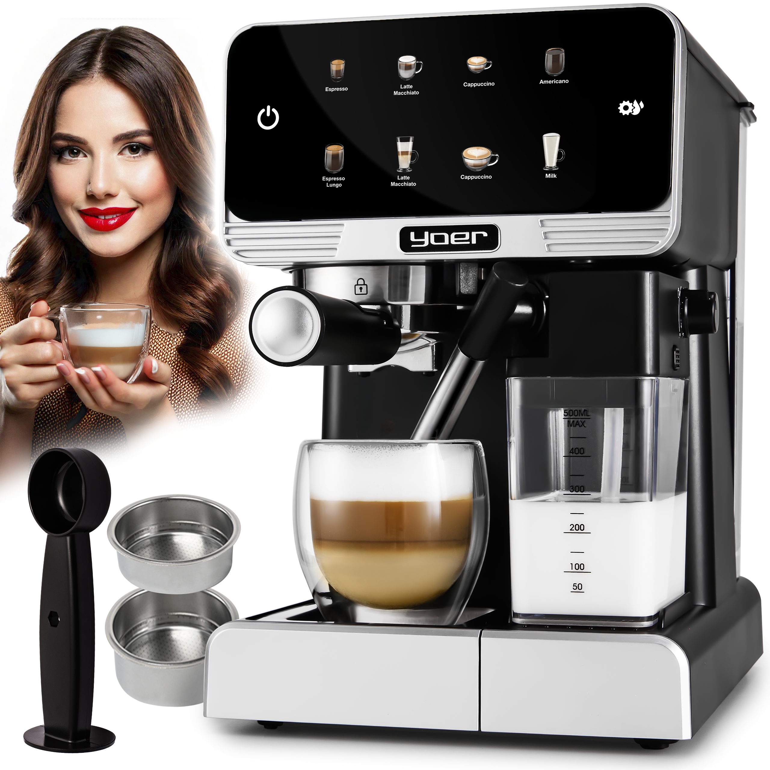 Kobieta trzyma latte obok ekspresu do kawy. Ekspres ma opcje napojów, pojemnik na mleko i szklankę latte.