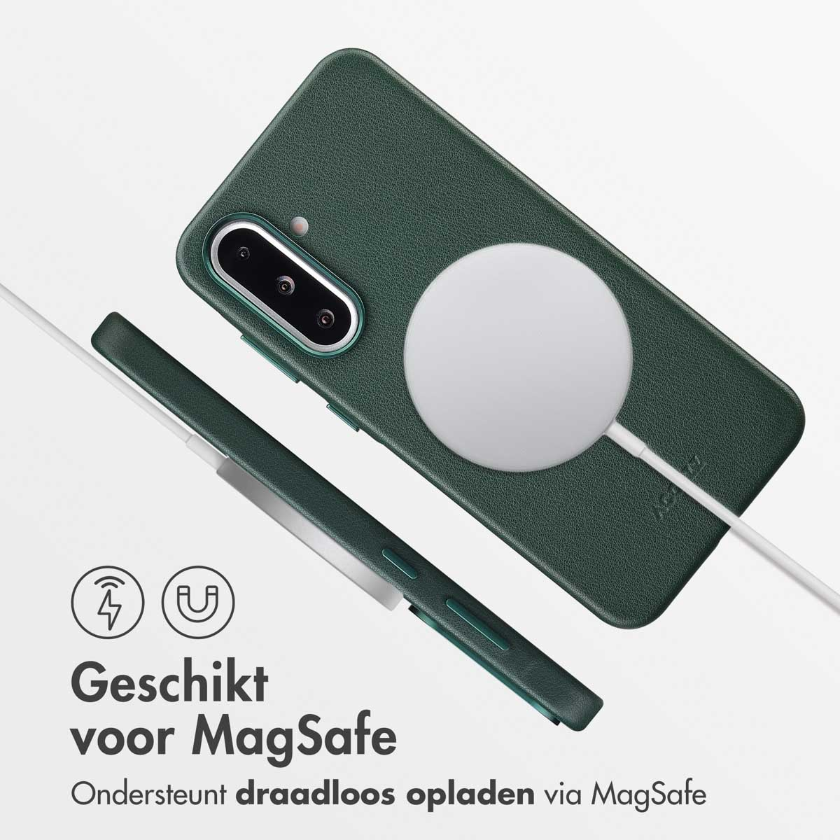 Groene telefoonhoes met witte MagSafe-oplader. Tekst: 'Geschikt voor MagSafe' en 'Ondersteunt draadloos opladen via MagSafe'.