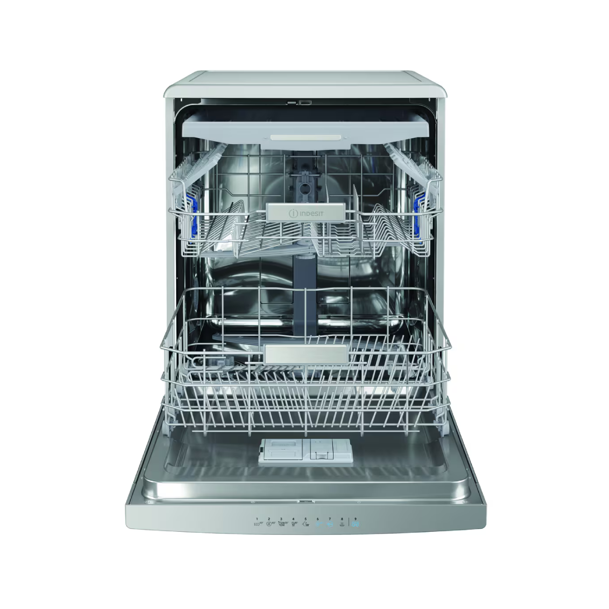 Een open vaatwasser toont metalen rekken. De deur staat open en onthult het interieur met het Indesit-logo. Bedieningspaneel onderaan.