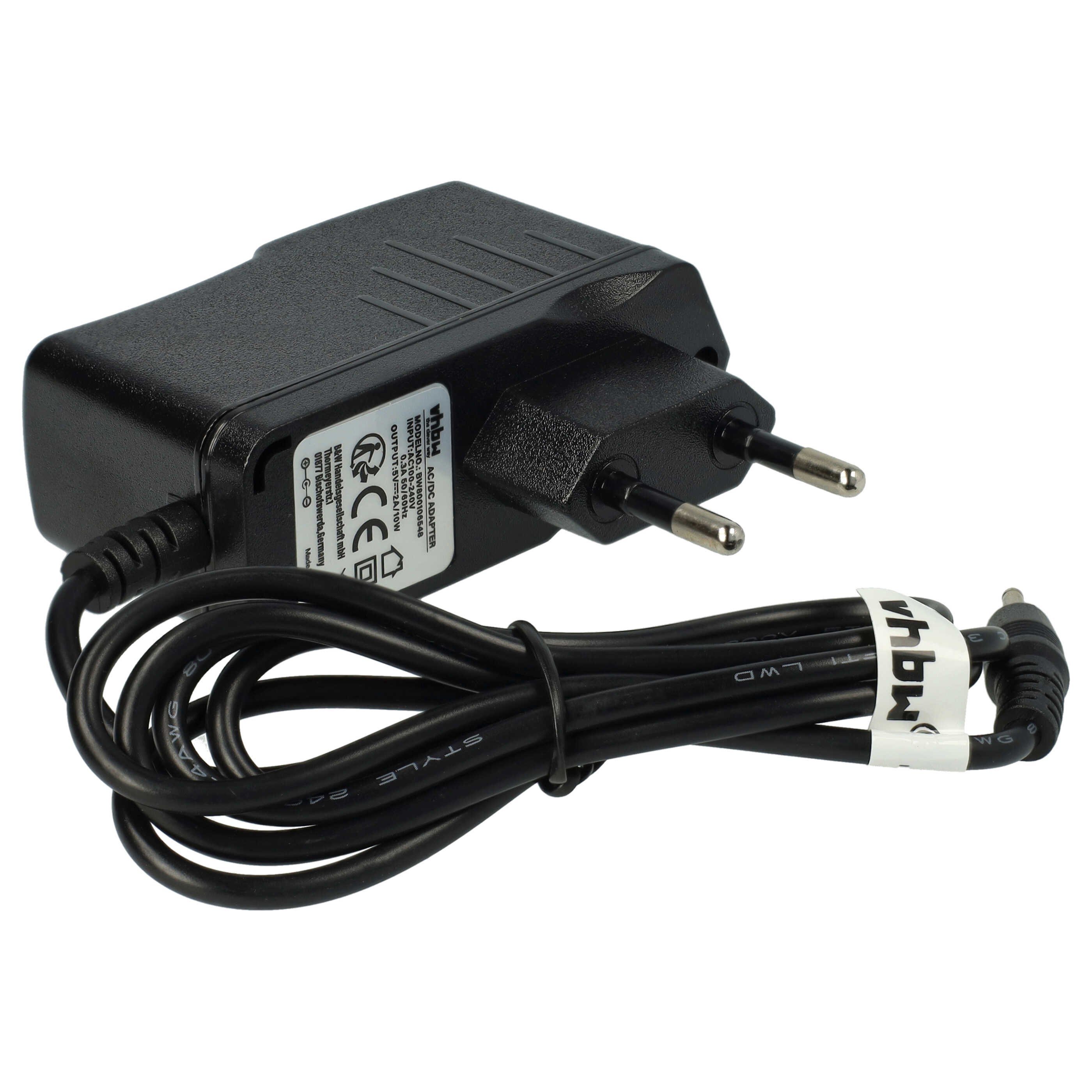 Schwarzes AC/DC-Netzteil mit Kabel und Stecker. Der Adapter hat ein weißes Etikett mit Text.