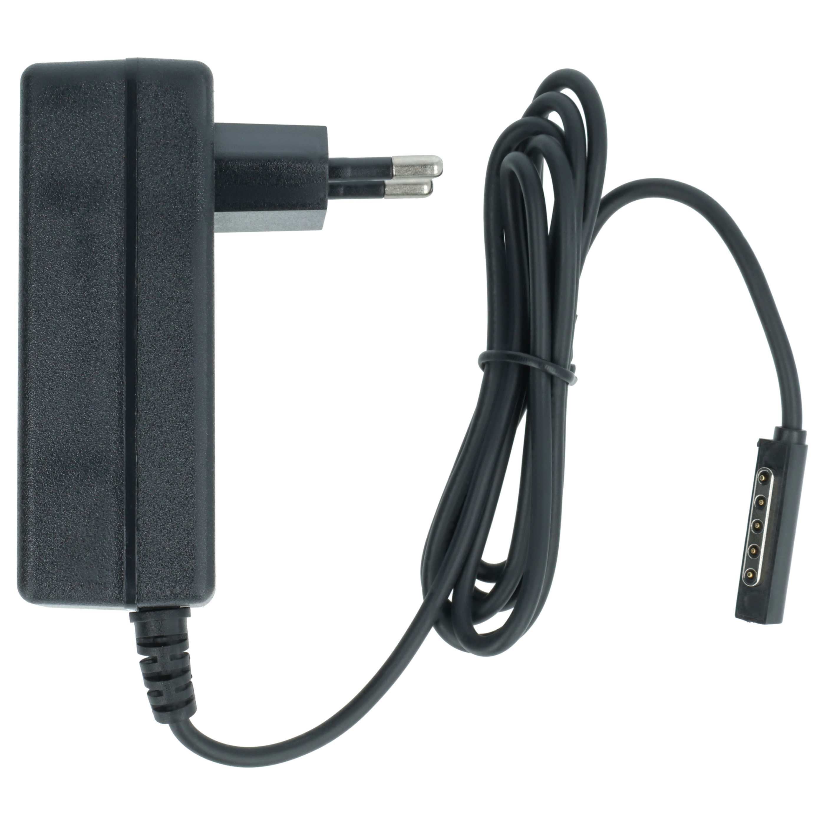 Ein schwarzes Netzteil mit Stecker und Kabel, das in einem rechteckigen Stecker endet, auf weißem Hintergrund.