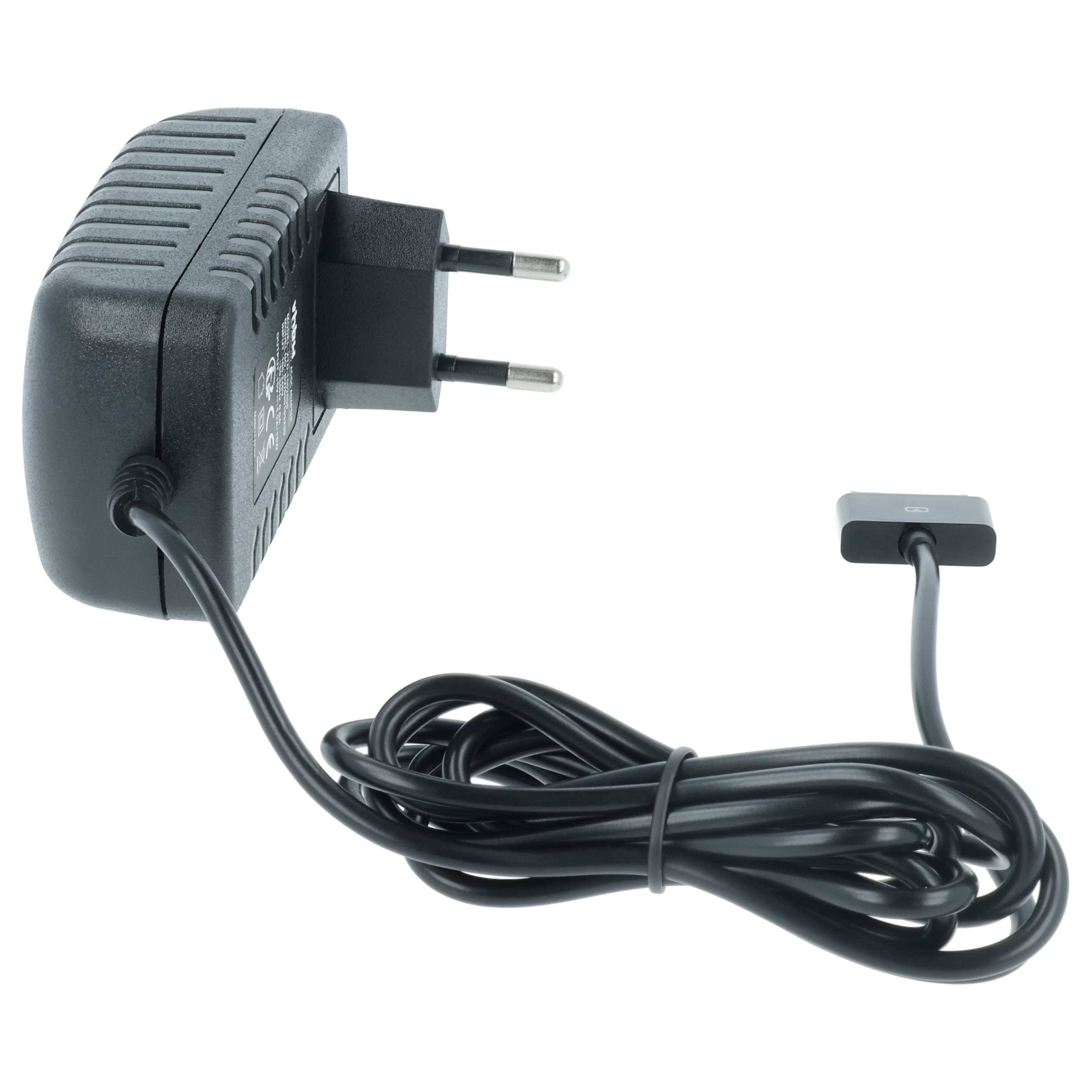 Ein schwarzes Netzteil mit Stecker ist mit einem schwarzen Kabel verbunden, das in einem Stecker endet, vor weißem Hintergrund.