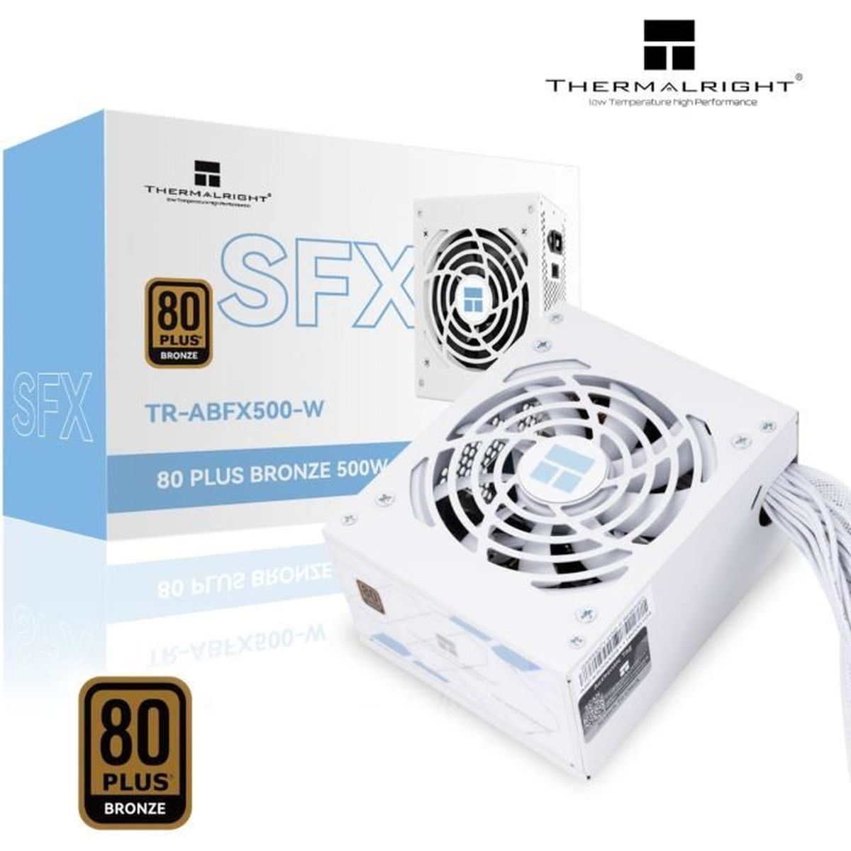 Un alimentatore SFX bianco con ventola. La scatola mostra il marchio e le specifiche, inclusa la certificazione 80 Plus Bronze.