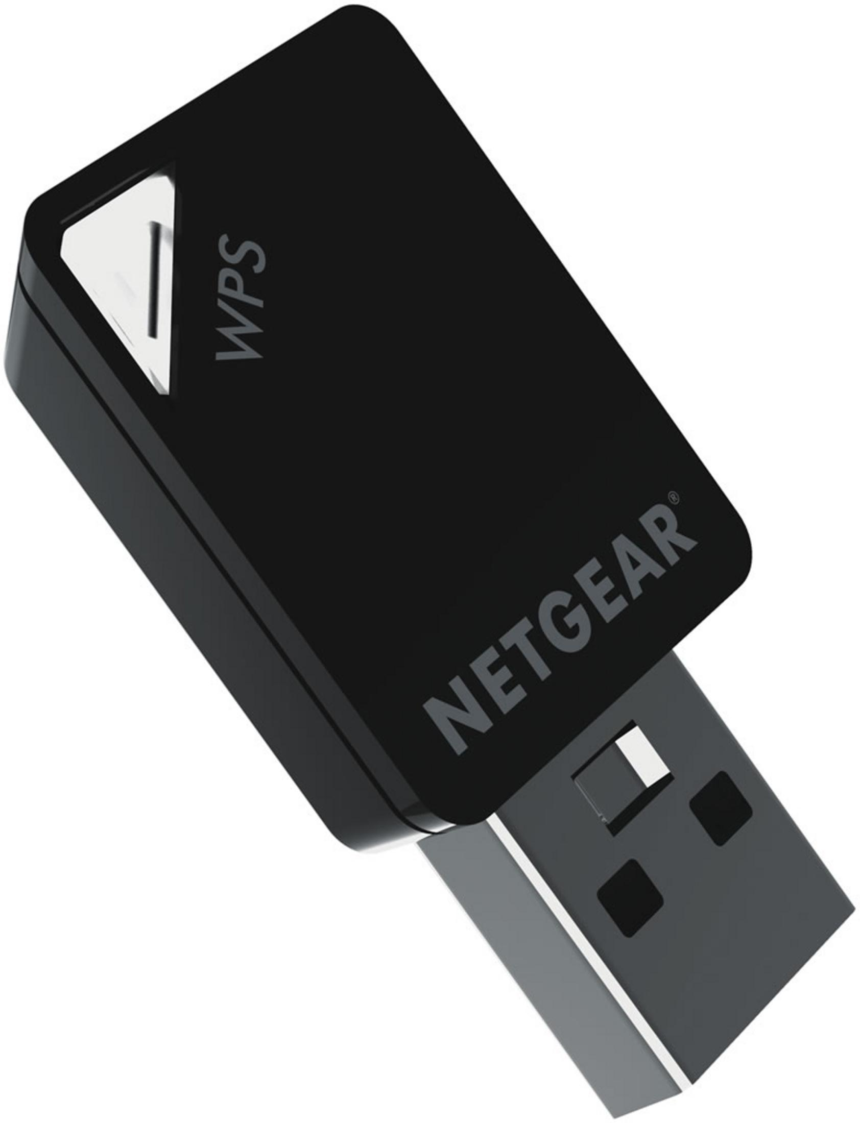 Un adaptateur WiFi USB Netgear noir avec un bouton WPS et un connecteur USB.