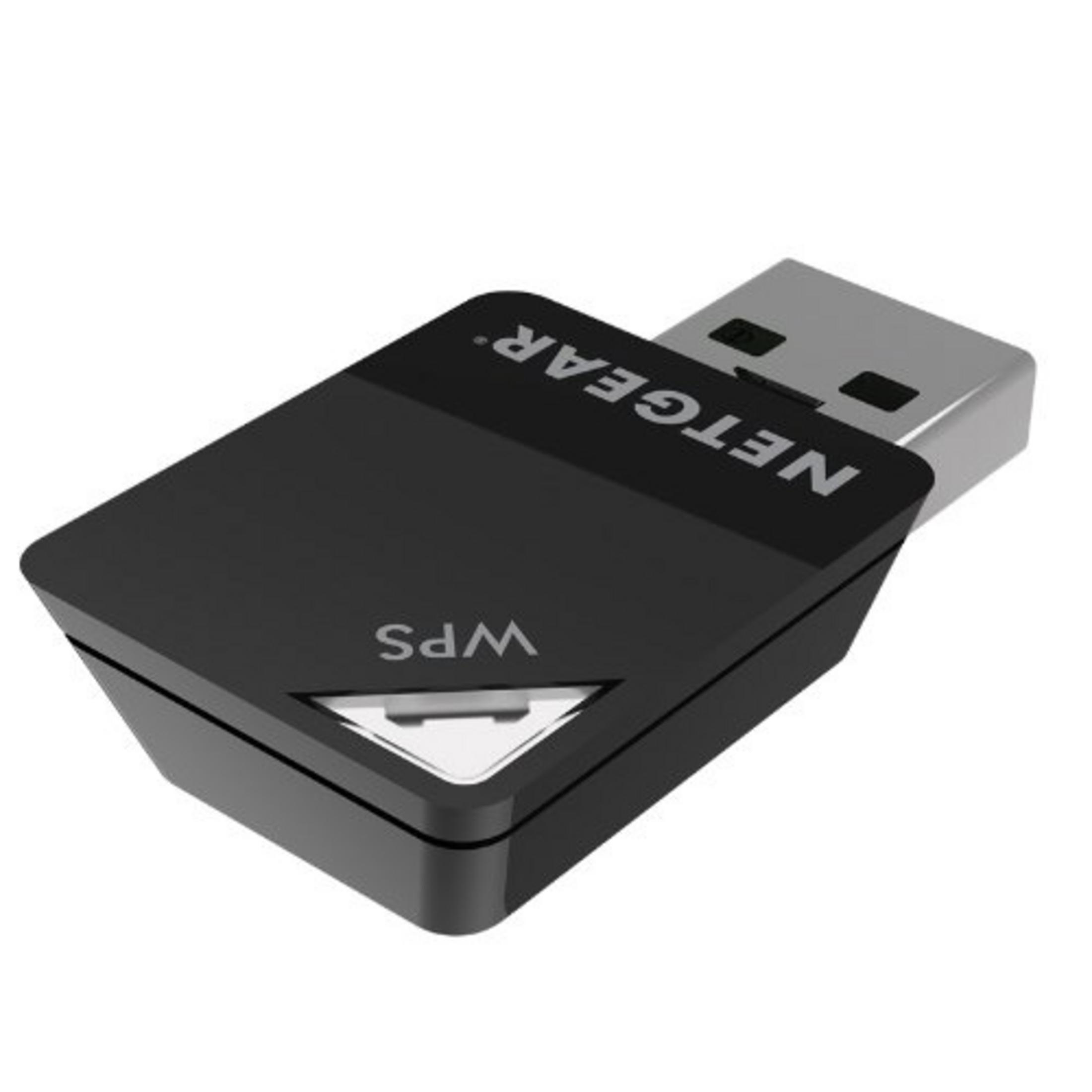 Un adaptateur WiFi Netgear noir avec connecteur USB. Il porte le logo WPS. Le fond est blanc.