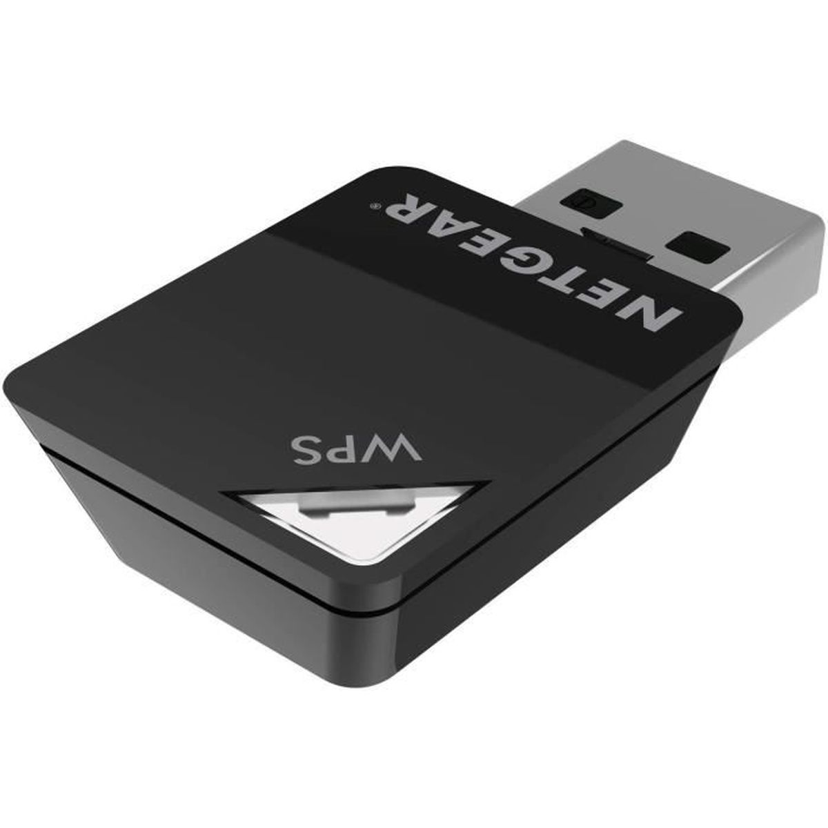 Un adaptateur WiFi Netgear noir avec bouton WPS, connecté à un port USB. L'adaptateur est sur fond blanc.