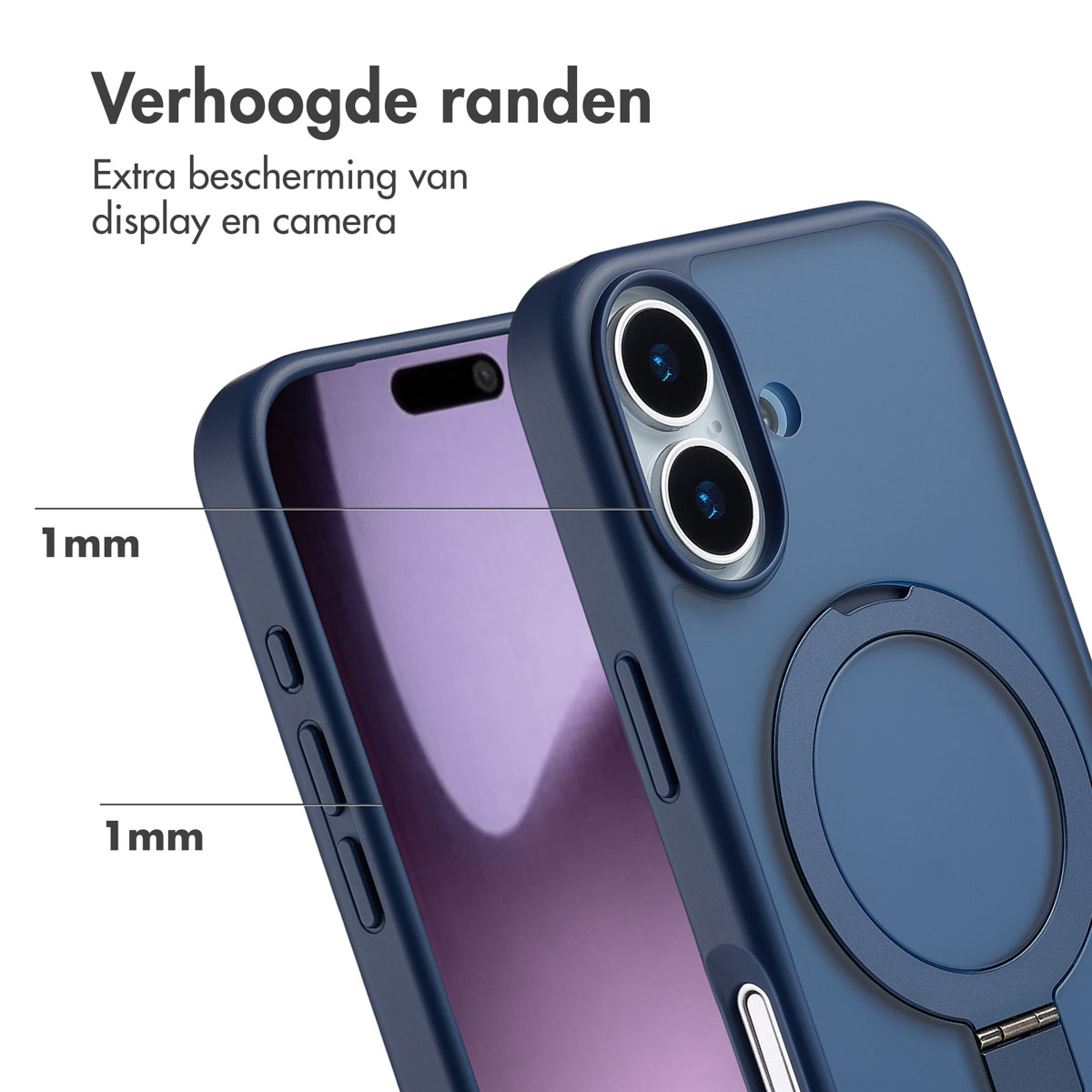 Close-up van een blauwe telefoonhoes met een ringhouder, met verhoogde randen voor scherm- en camerabescherming. Tekst benadrukt de functies.