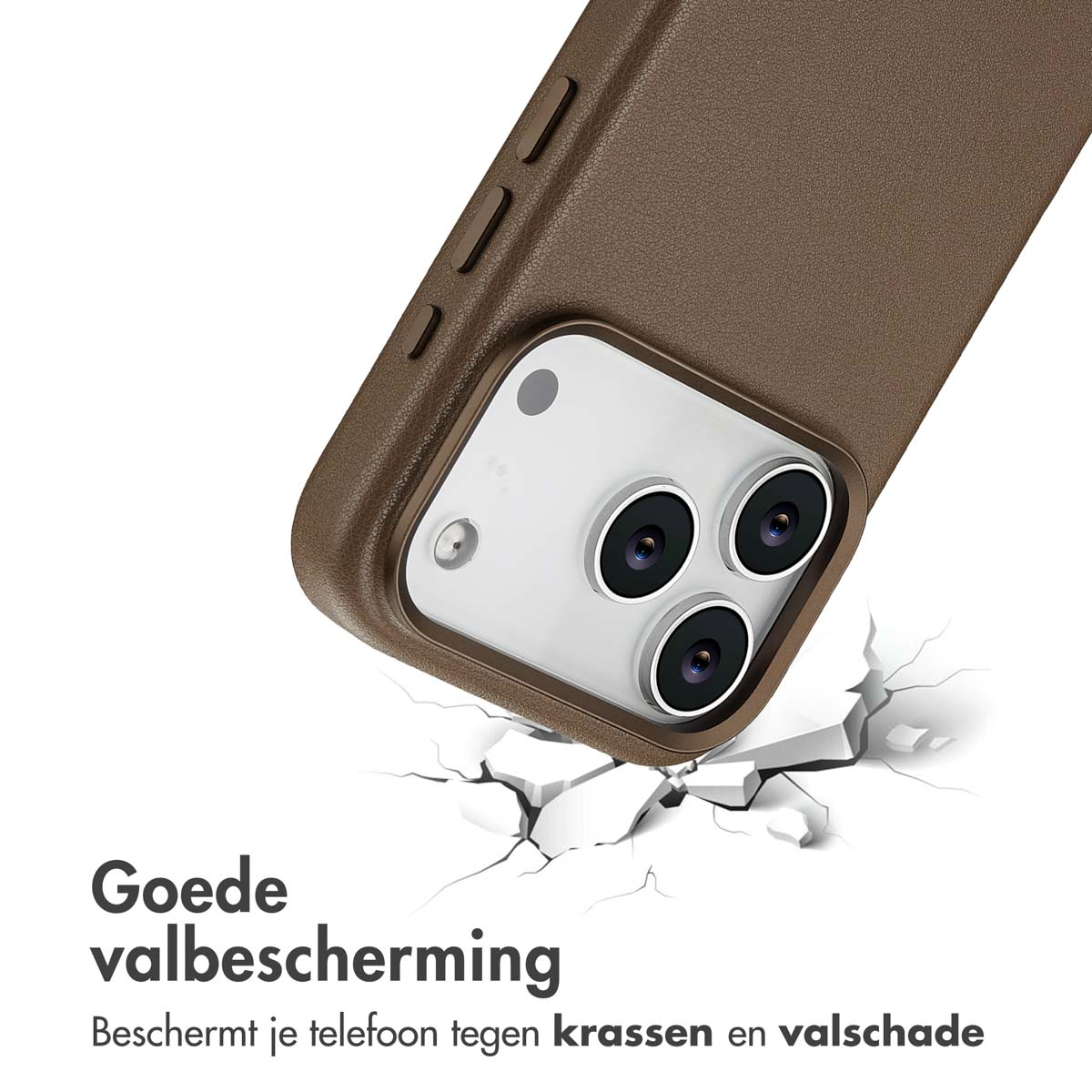Un étui de téléphone marron protège un téléphone avec trois objectifs. Le téléphone semble tomber, avec des fissures qui se forment.