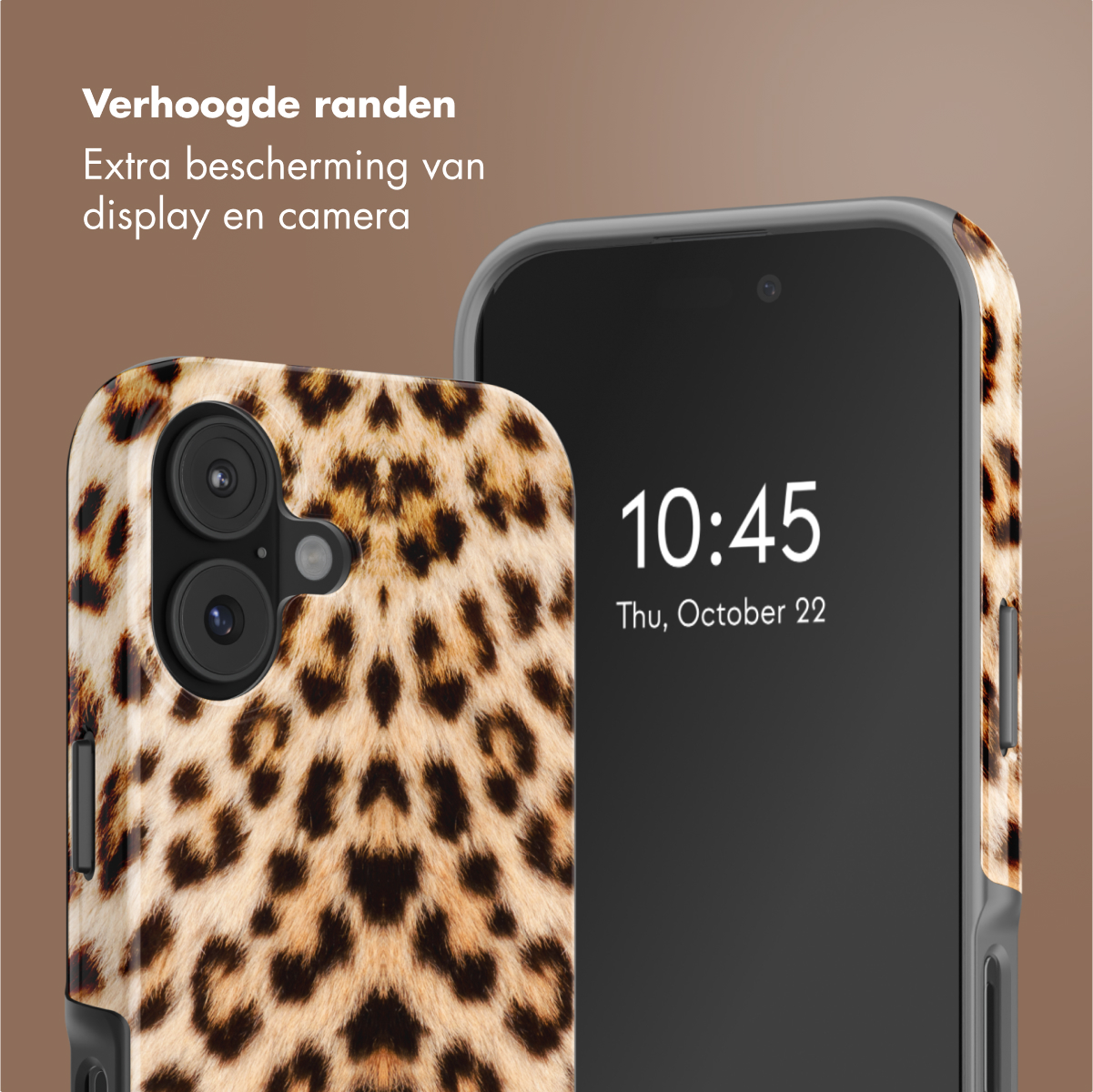 Een smartphone met een luipaardprint hoesje. Het scherm toont de tijd, 10:45, en de datum, 22 oktober. De hoes heeft verhoogde randen.