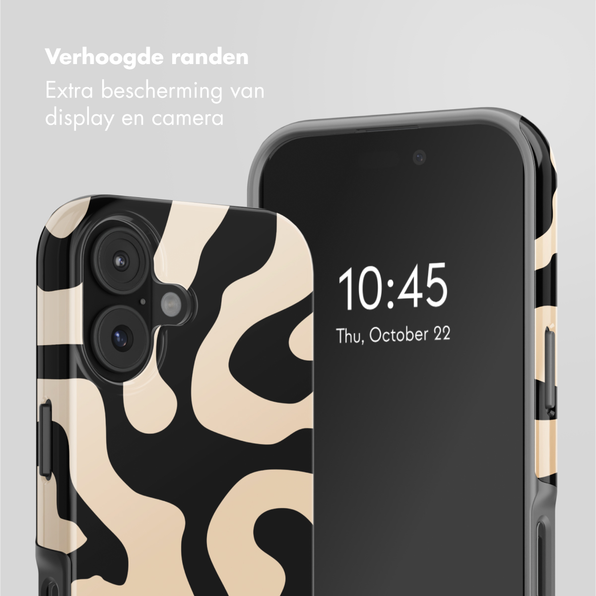 Twee telefoons met hoesjes worden weergegeven. Eén hoesje heeft een zwart-beige patroon. De andere telefoon toont de tijd, 10:45, en de datum.
