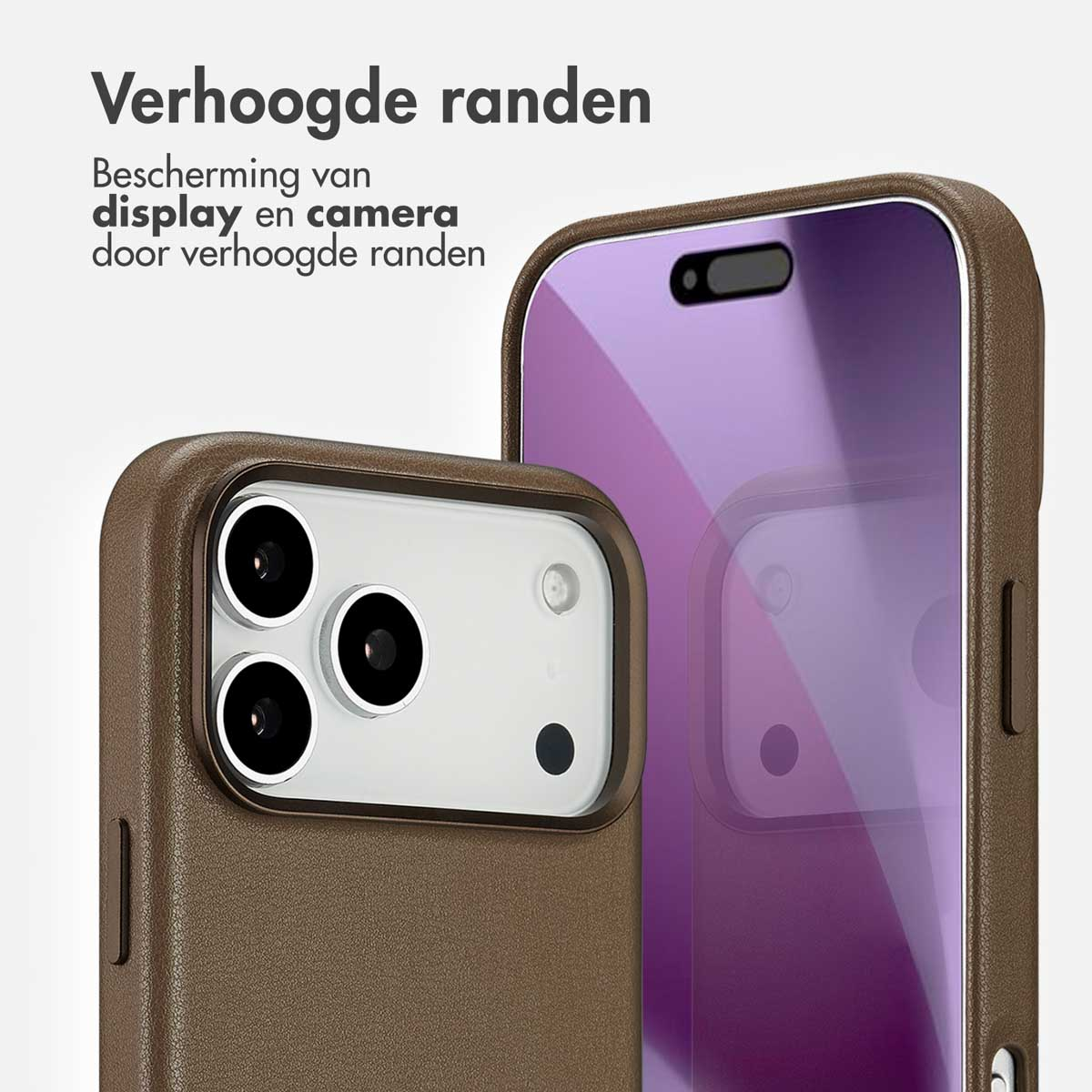 Twee bruine telefoonhoesjes met verhoogde randen. Eén toont cameralenzen, de ander een paars scherm. Nederlandse tekst die bescherming promoot.