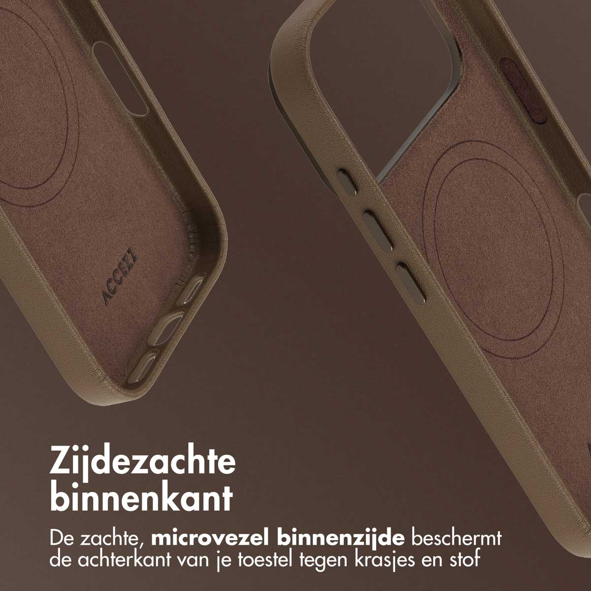 Close-up van de binnenkant van een bruine telefoonhoes met zachte voering. Het merk ACCEZZ is zichtbaar. De hoes beschermt tegen krassen en stof.